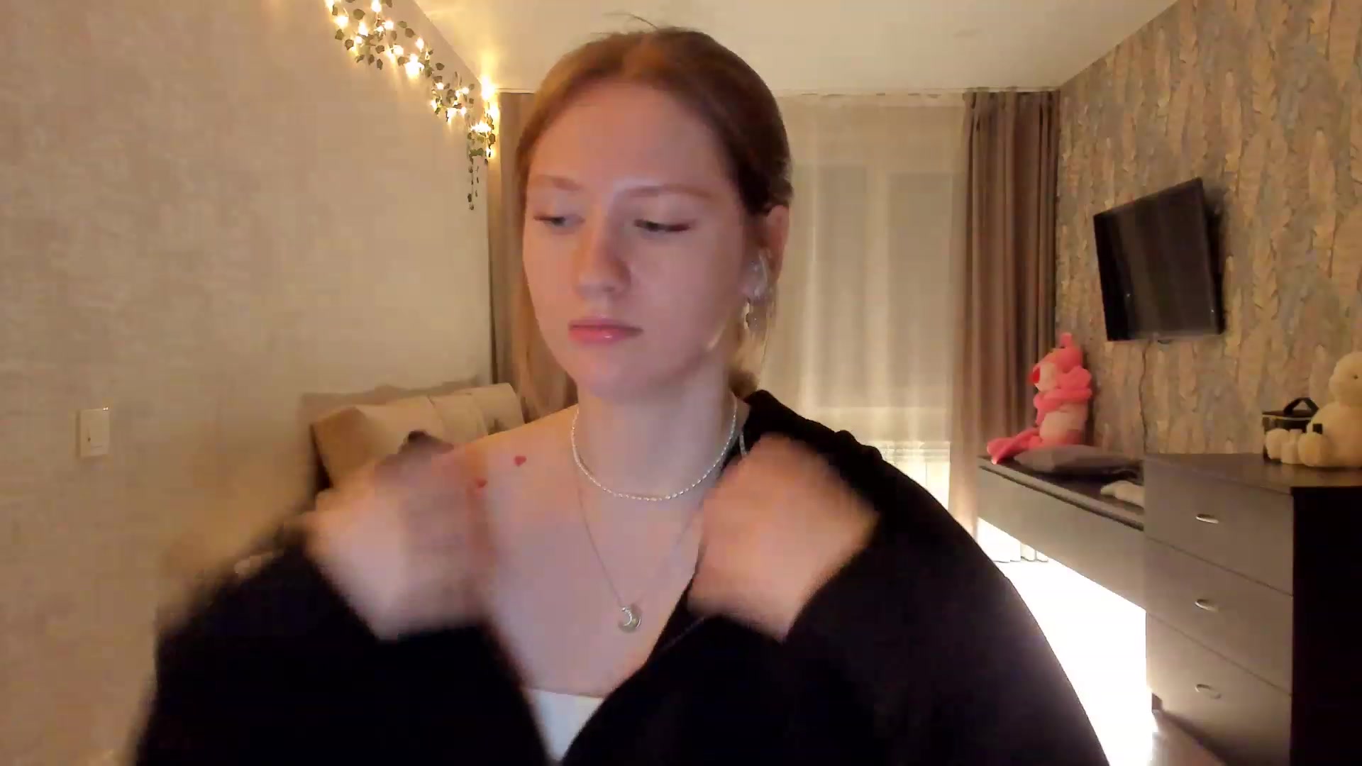 Gallery image thumbnail from cutegirlAlice's myfreecams stream on, 02/20/2023, 14:57 image 14 of 20