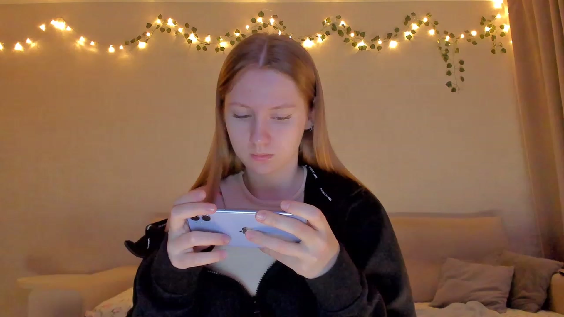 Gallery image thumbnail from cutegirlAlice's myfreecams stream on, 02/28/2023, 17:23 image 18 of 20