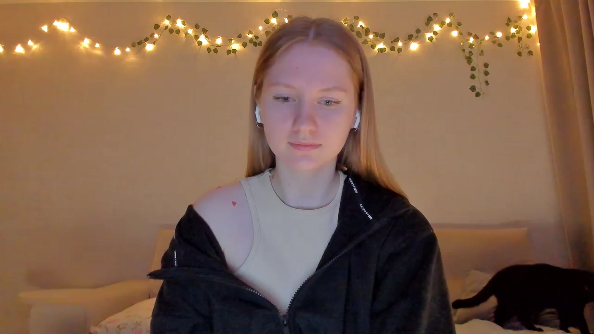 Gallery image thumbnail from cutegirlAlice's myfreecams stream on, 02/28/2023, 17:23 image 3 of 20