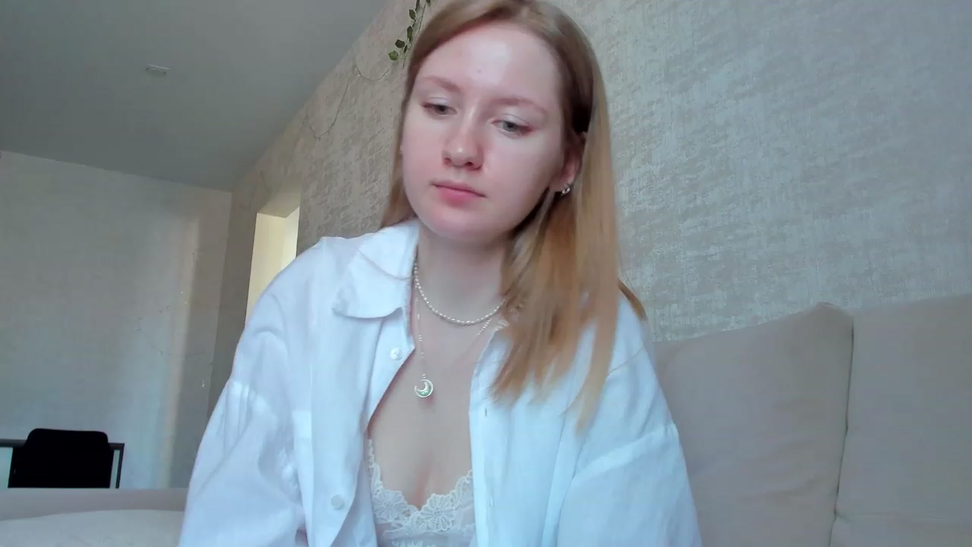 Gallery image thumbnail from cutegirlAlice's myfreecams stream on, 03/13/2023, 07:28 image 10 of 20