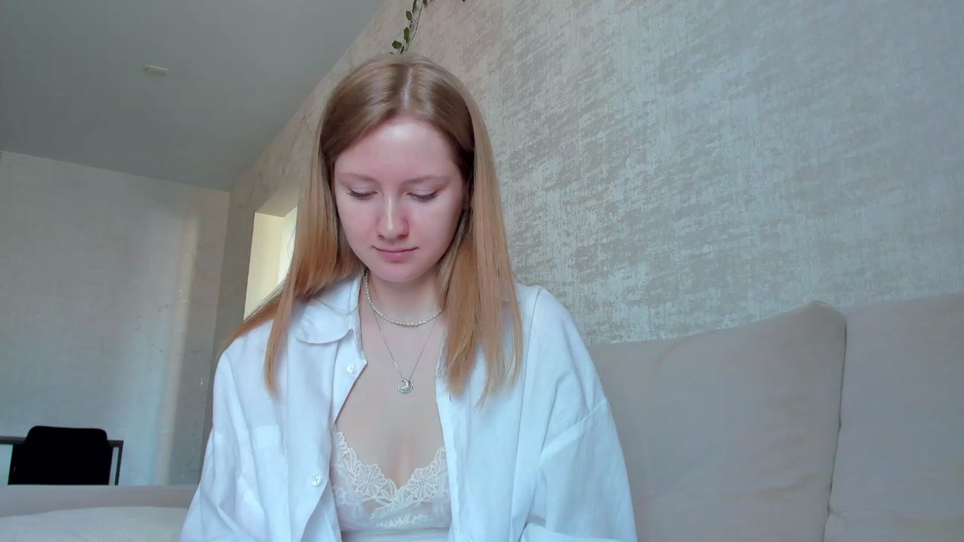 Gallery image thumbnail from cutegirlAlice's myfreecams stream on, 03/13/2023, 07:28 image 13 of 20
