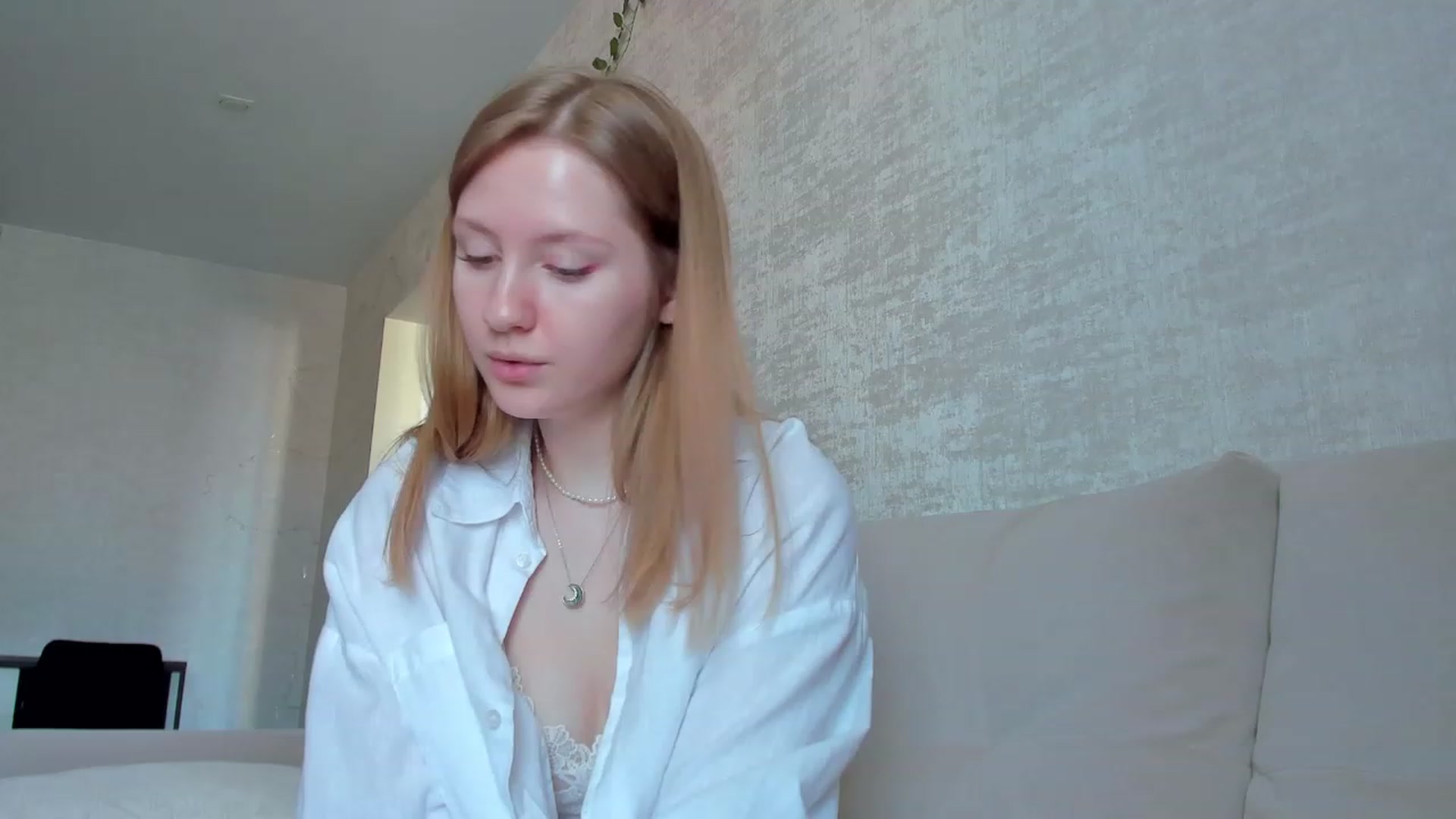 Gallery image thumbnail from cutegirlAlice's myfreecams stream on, 03/13/2023, 07:28 image 17 of 20