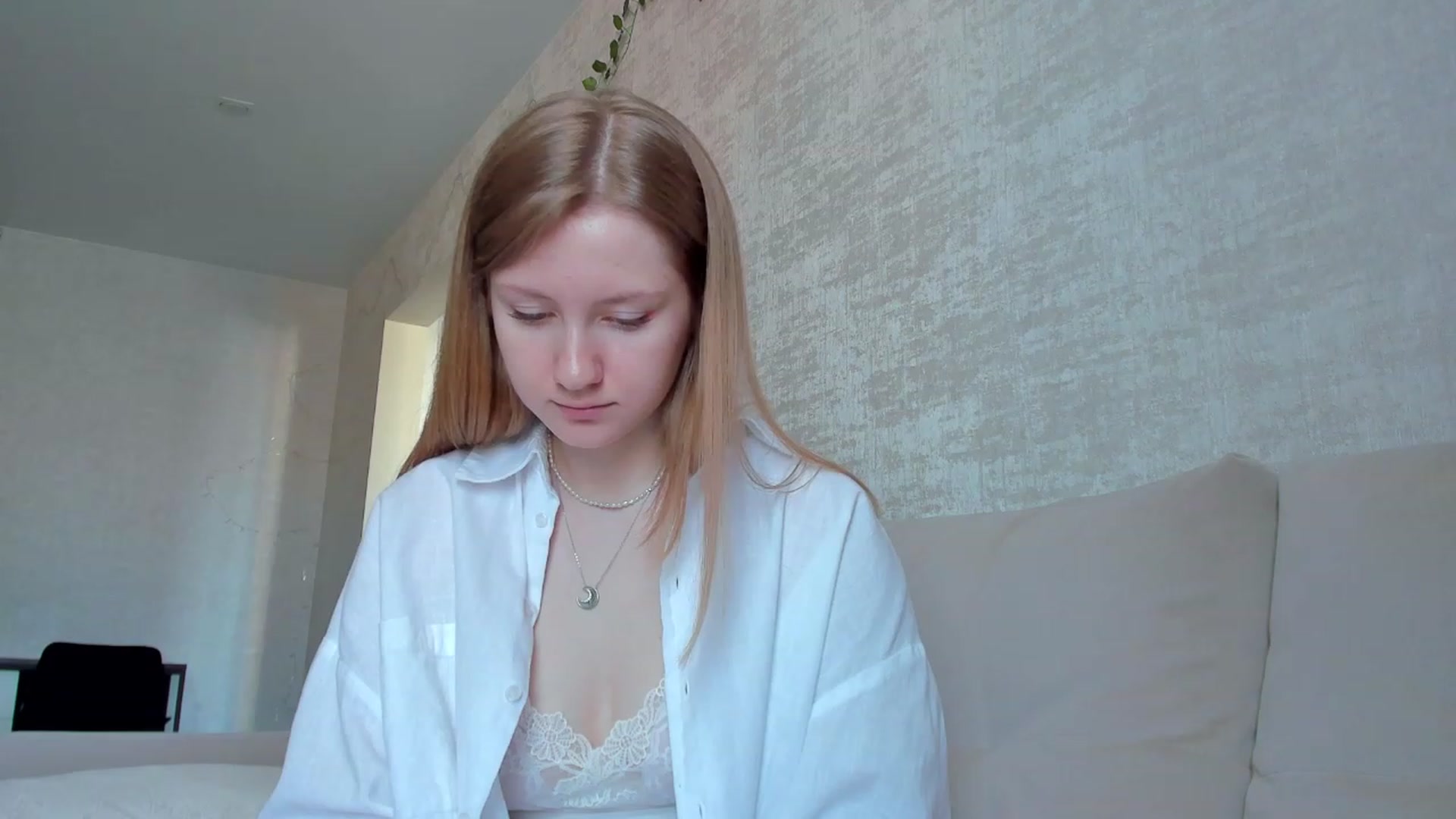 Gallery image thumbnail from cutegirlAlice's myfreecams stream on, 03/13/2023, 07:28 image 6 of 20