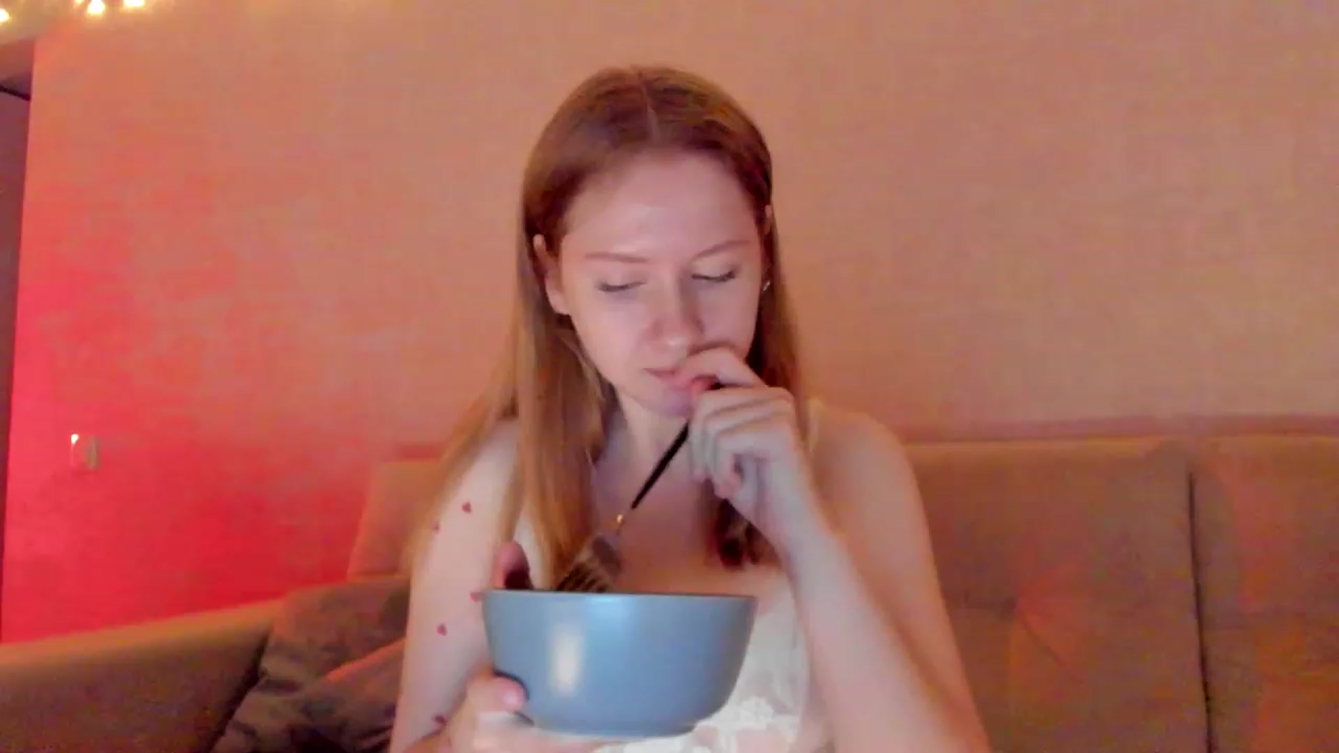 Gallery image thumbnail from cutegirlAlice's myfreecams stream on, 03/31/2023, 15:38 image 6 of 20