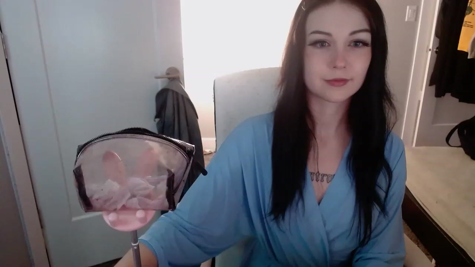 Gallery image thumbnail from cuteholly's myfreecams stream on, 02/09/2023, 11:57 image 2 of 20