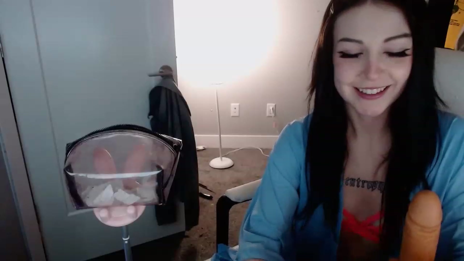Gallery image thumbnail from cuteholly's myfreecams stream on, 02/09/2023, 11:57 image 18 of 20