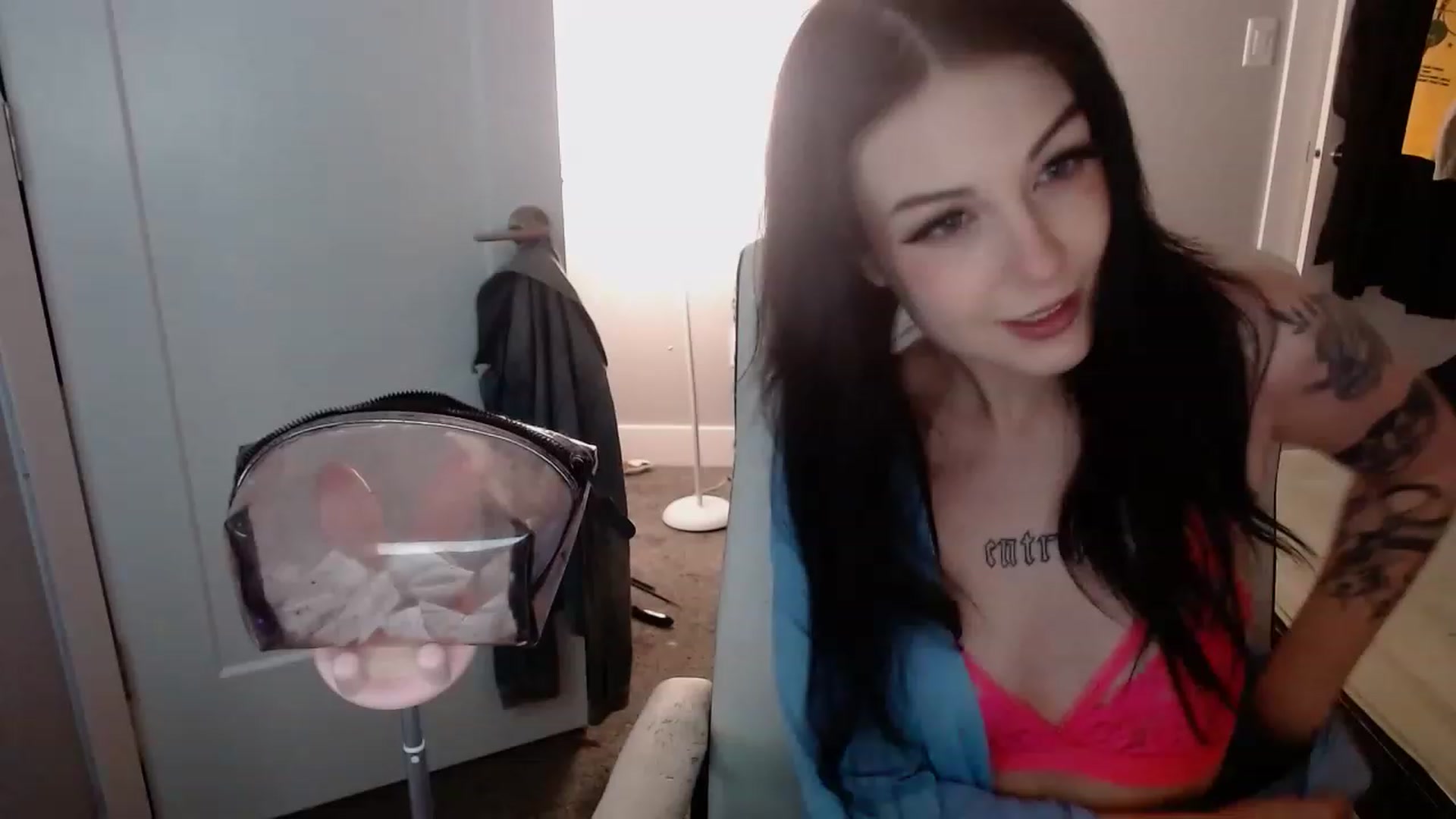 Gallery image thumbnail from cuteholly's myfreecams stream on, 02/09/2023, 11:57 image 1 of 20