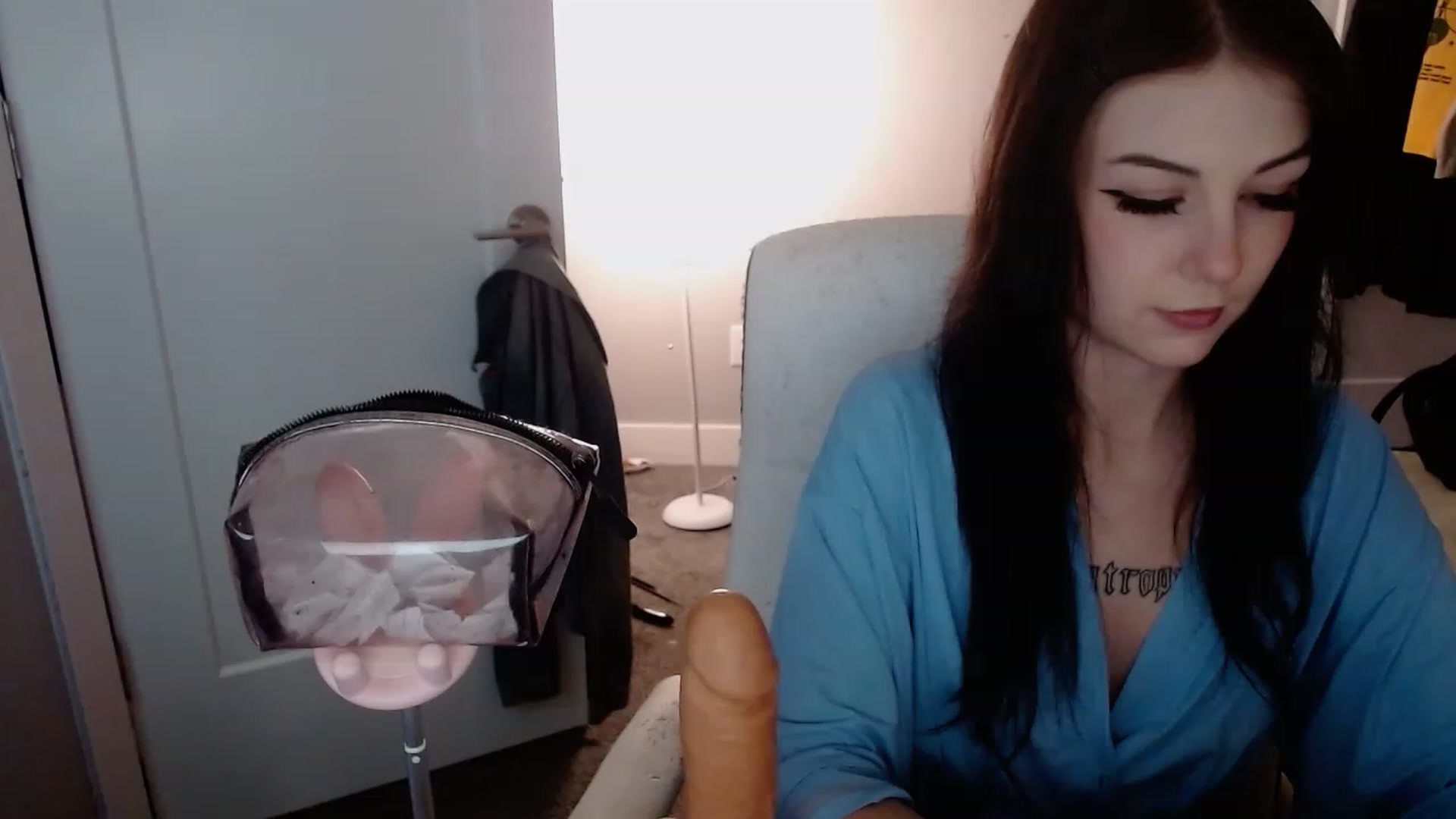 Gallery image thumbnail from cuteholly's myfreecams stream on, 02/09/2023, 11:57 image 3 of 20