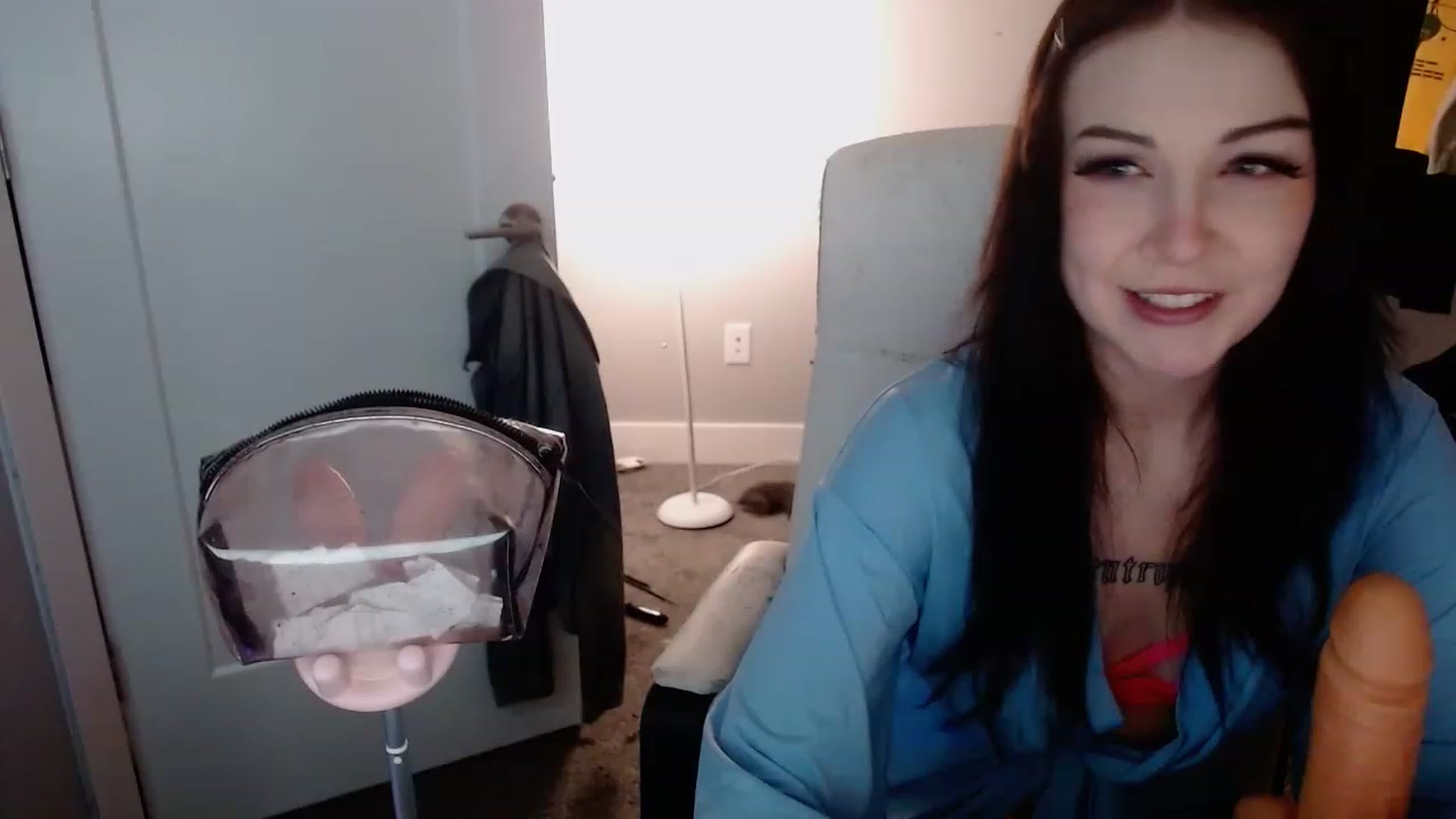 Gallery image thumbnail from cuteholly's myfreecams stream on, 02/09/2023, 11:57 image 9 of 20