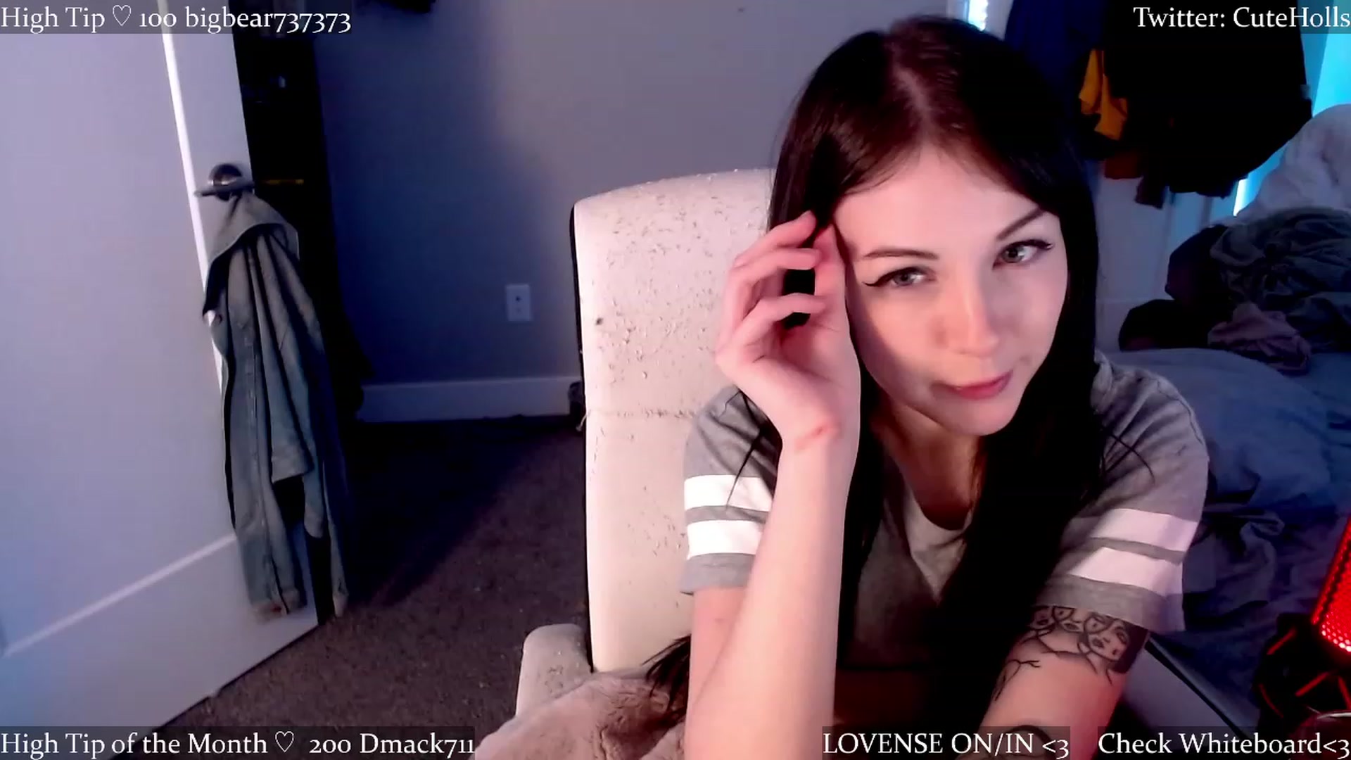 Gallery image thumbnail from cuteholly's myfreecams stream on, 03/21/2023, 08:30 image 15 of 20