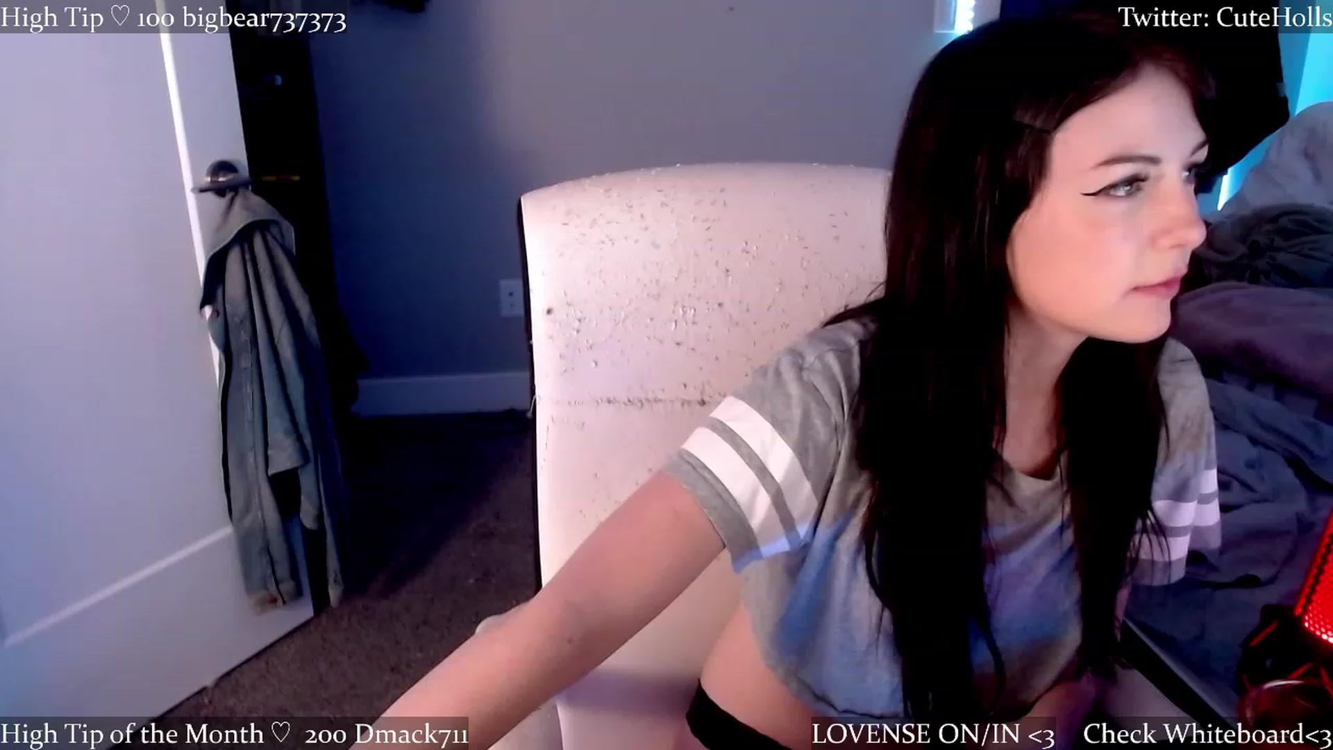 Gallery image thumbnail from cuteholly's myfreecams stream on, 03/21/2023, 08:30 image 9 of 20