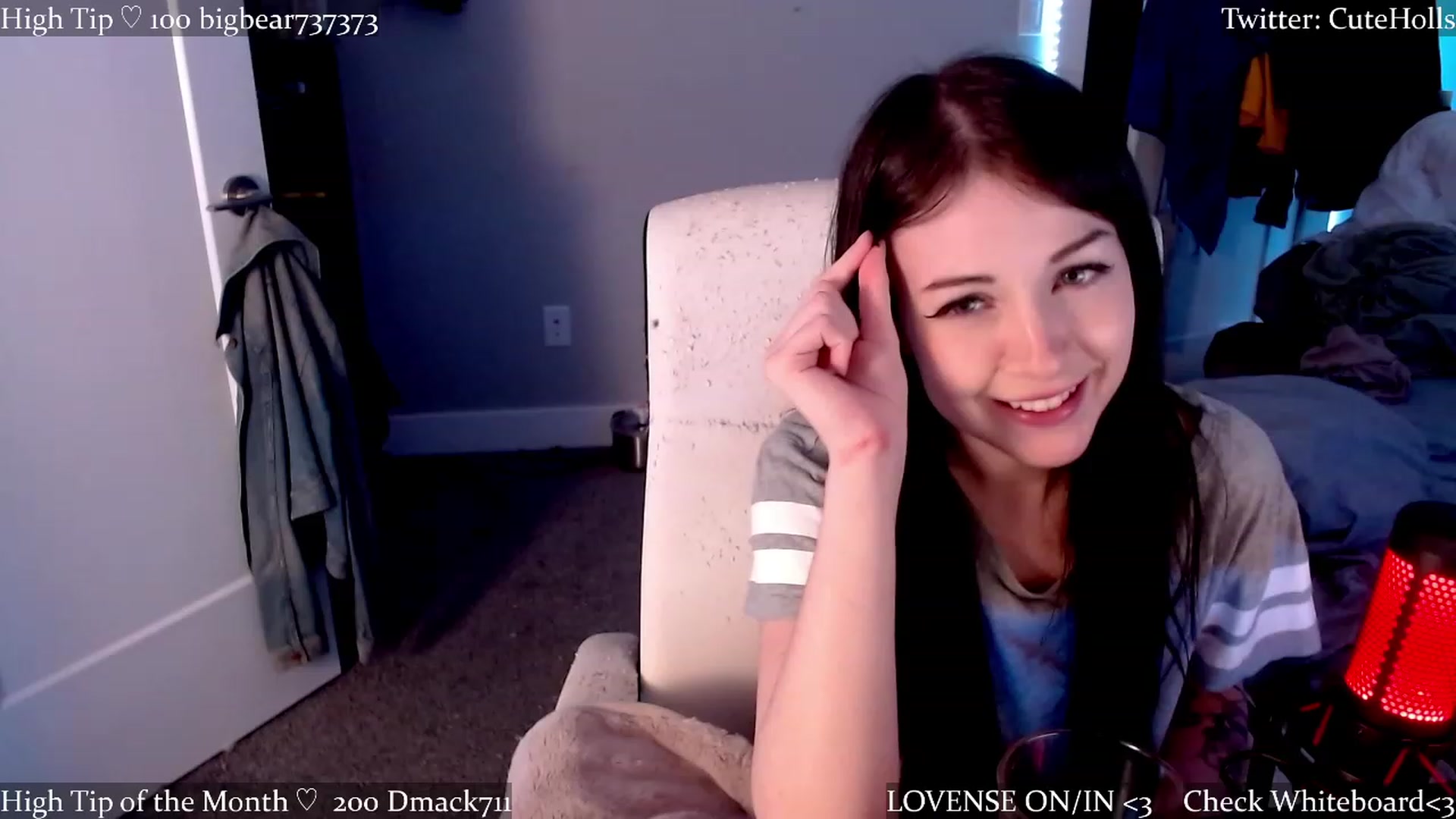 Gallery image thumbnail from cuteholly's myfreecams stream on, 03/21/2023, 08:53 image 18 of 20