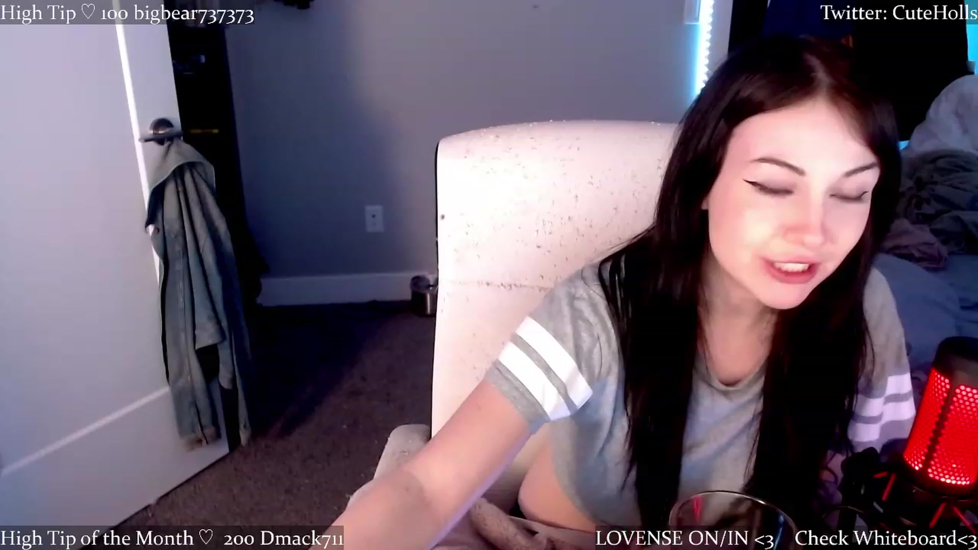Gallery image thumbnail from cuteholly's myfreecams stream on, 03/21/2023, 08:53 image 19 of 20