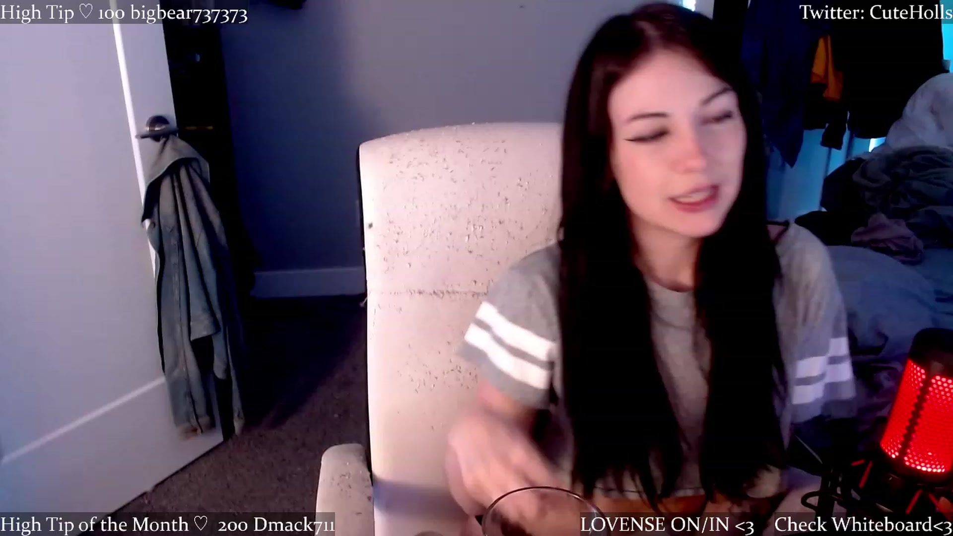 Gallery image thumbnail from cuteholly's myfreecams stream on, 03/21/2023, 09:39 image 9 of 20