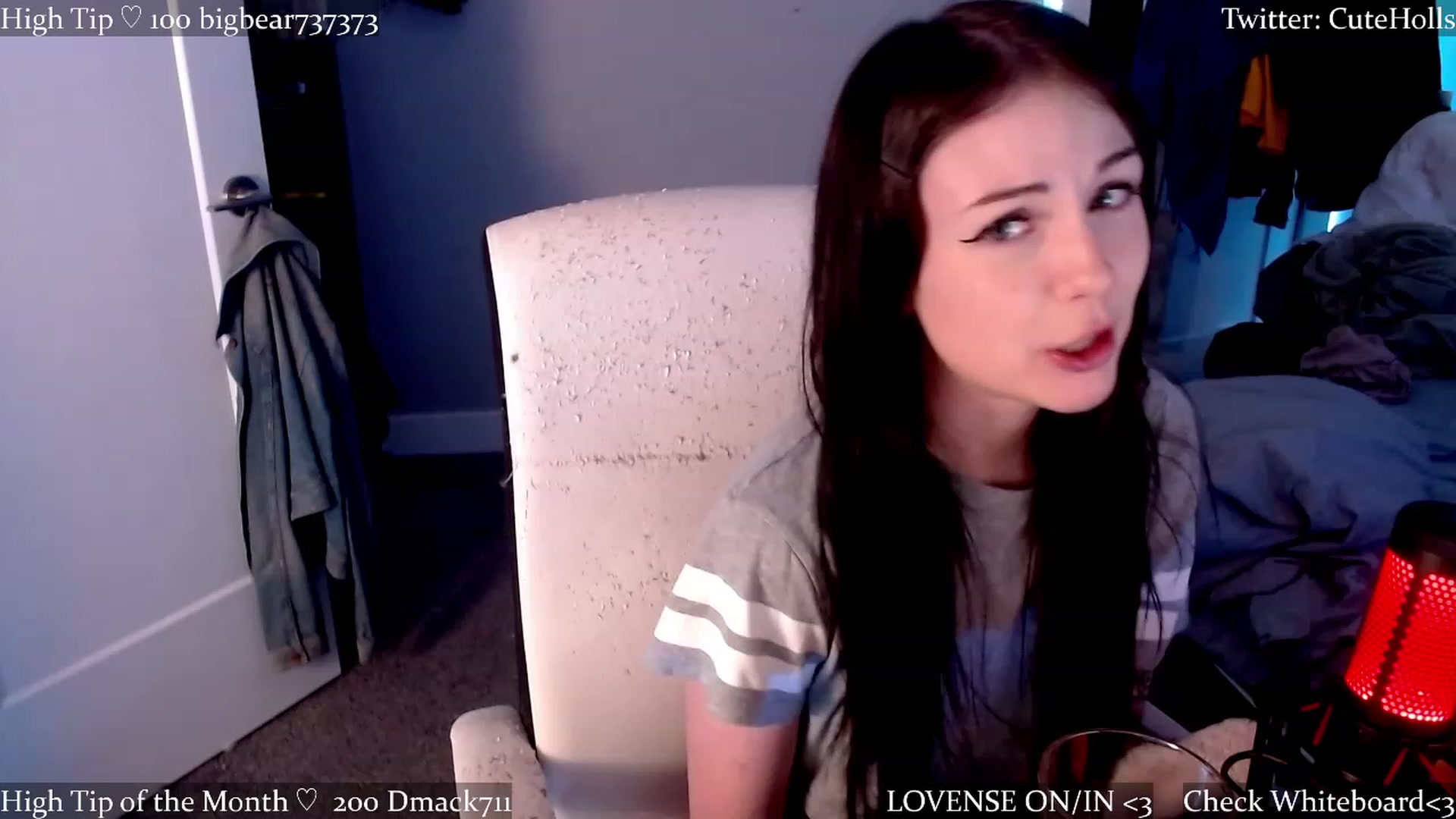 Gallery image thumbnail from cuteholly's myfreecams stream on, 03/21/2023, 09:39 image 8 of 20
