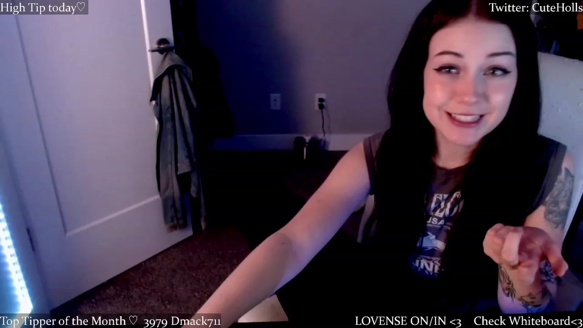 Gallery image thumbnail from cuteholly's myfreecams stream on, 03/22/2023, 20:19 image 4 of 20