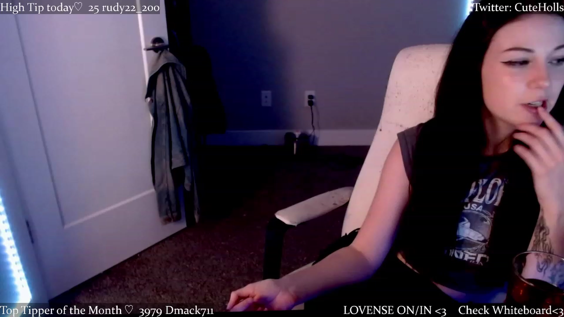 Gallery image thumbnail from cuteholly's myfreecams stream on, 03/22/2023, 20:19 image 9 of 20