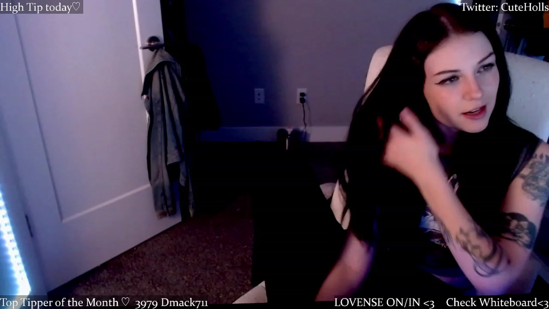 Gallery image thumbnail from cuteholly's myfreecams stream on, 03/22/2023, 20:19 image 6 of 20