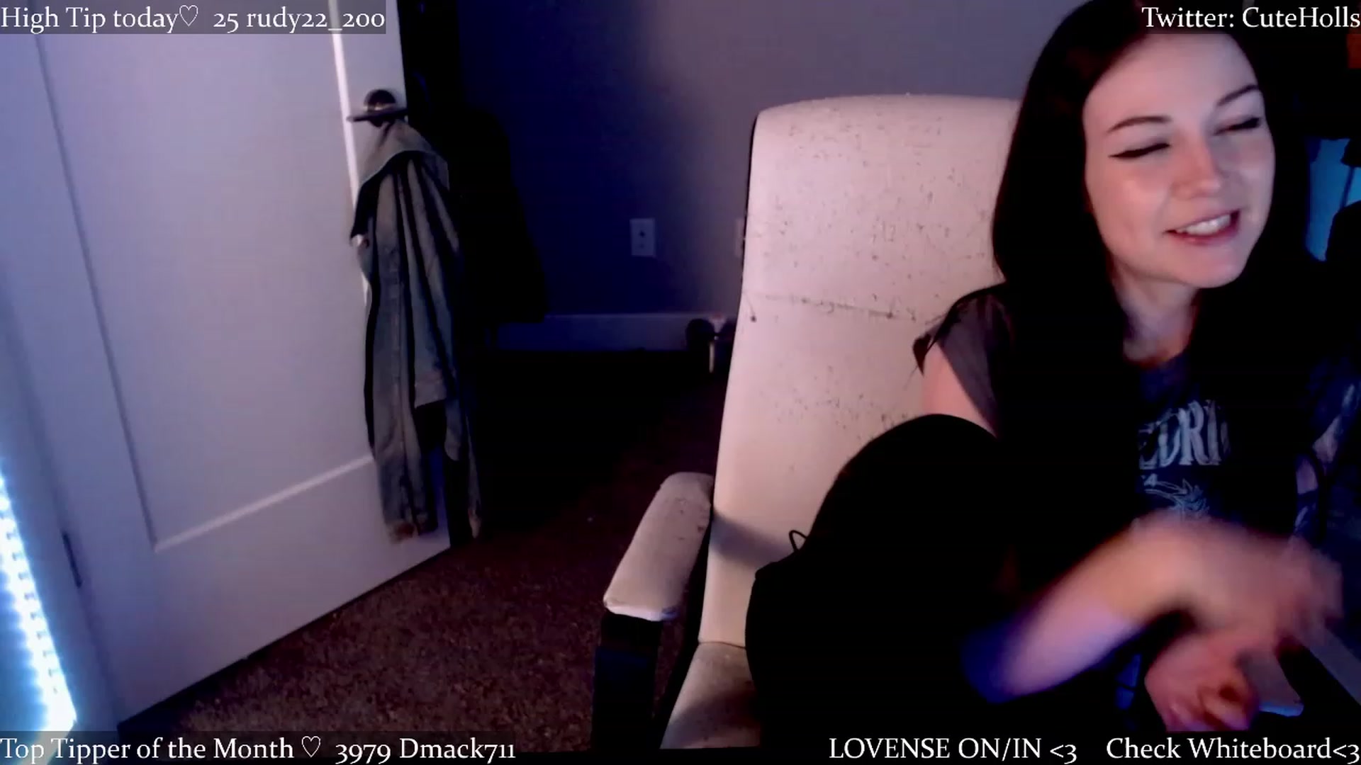 Gallery image thumbnail from cuteholly's myfreecams stream on, 03/22/2023, 20:19 image 7 of 20