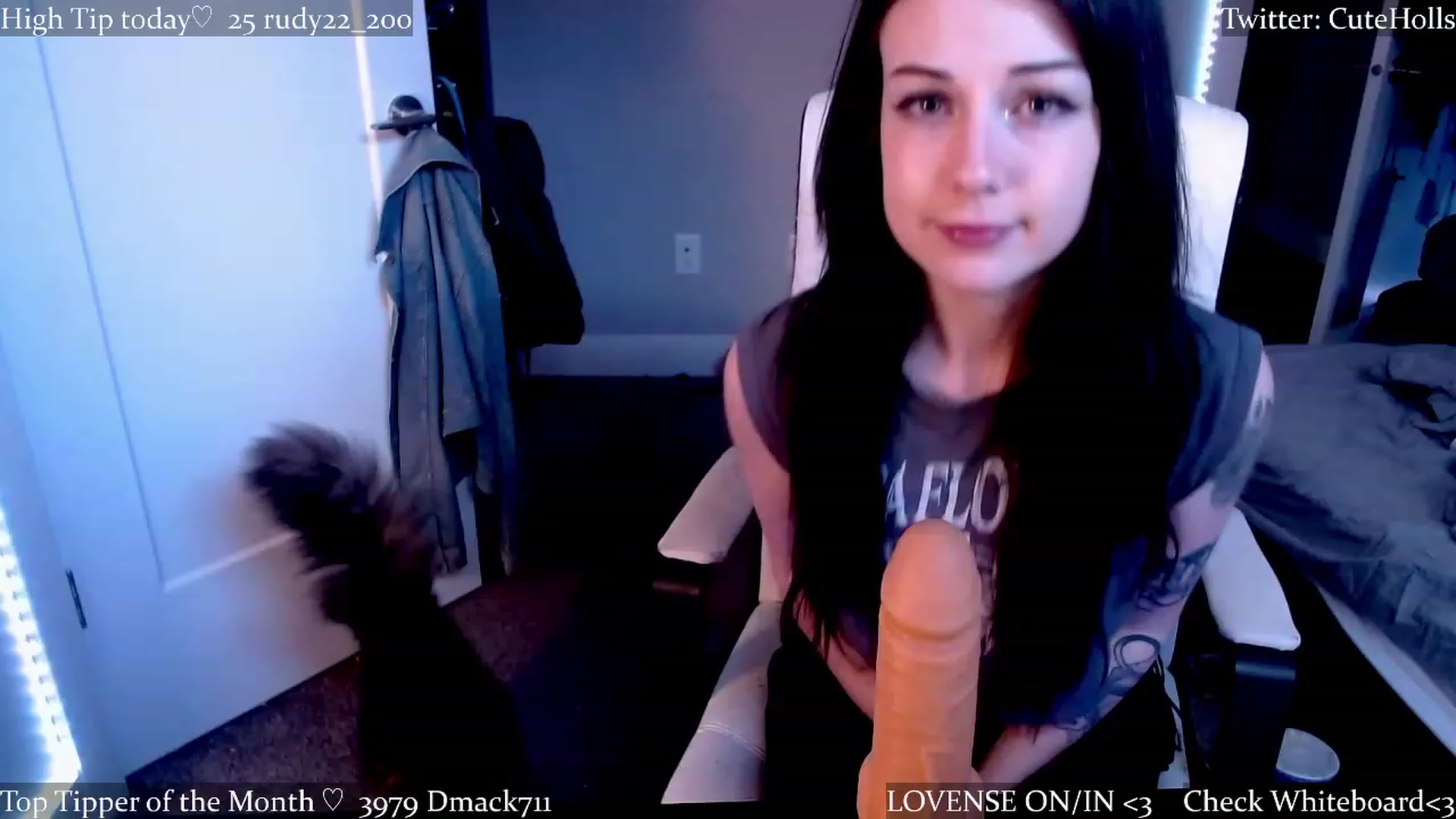 Gallery image thumbnail from cuteholly's myfreecams stream on, 03/22/2023, 20:19 image 14 of 20