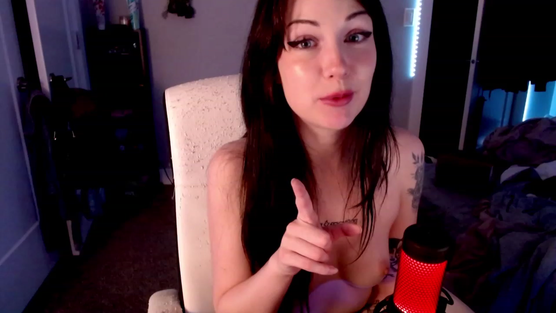 Gallery image thumbnail from cuteholly's myfreecams stream on, 04/13/2023, 11:16 image 1 of 20