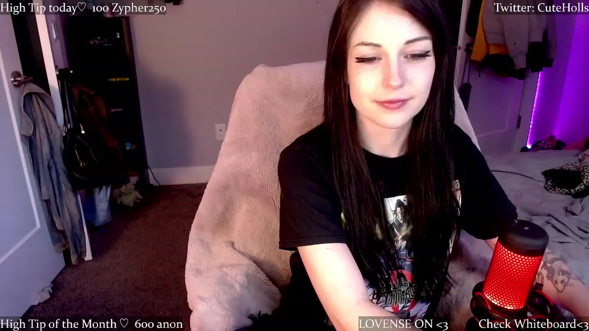 Gallery image thumbnail from cuteholly's myfreecams stream on, 04/28/2023, 20:01 image 9 of 20