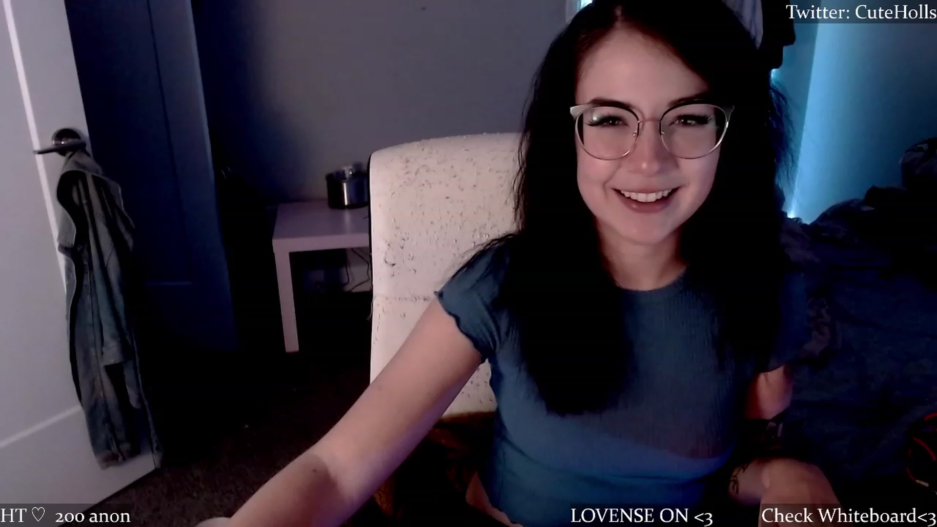 Gallery image thumbnail from cuteholly's myfreecams stream on, 07/01/2023, 05:19 image 16 of 20