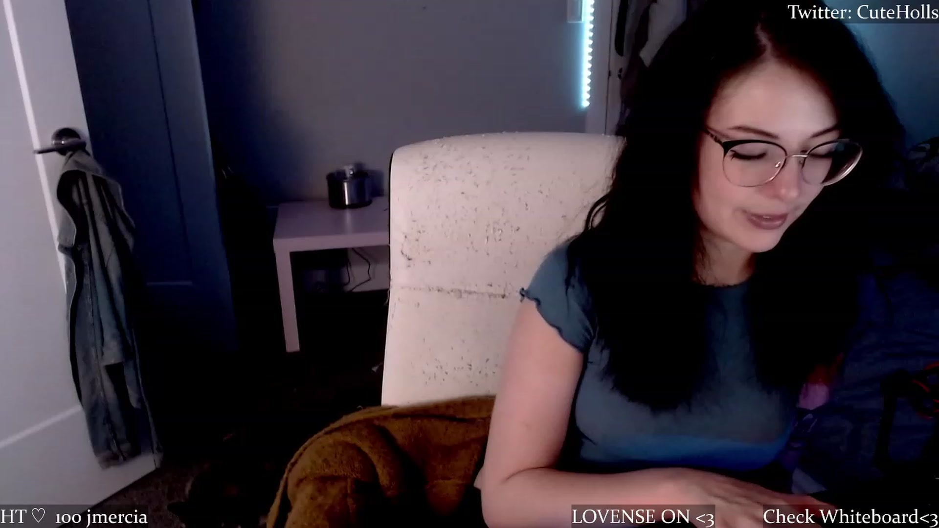 Gallery image thumbnail from cuteholly's myfreecams stream on, 07/01/2023, 05:19 image 4 of 20