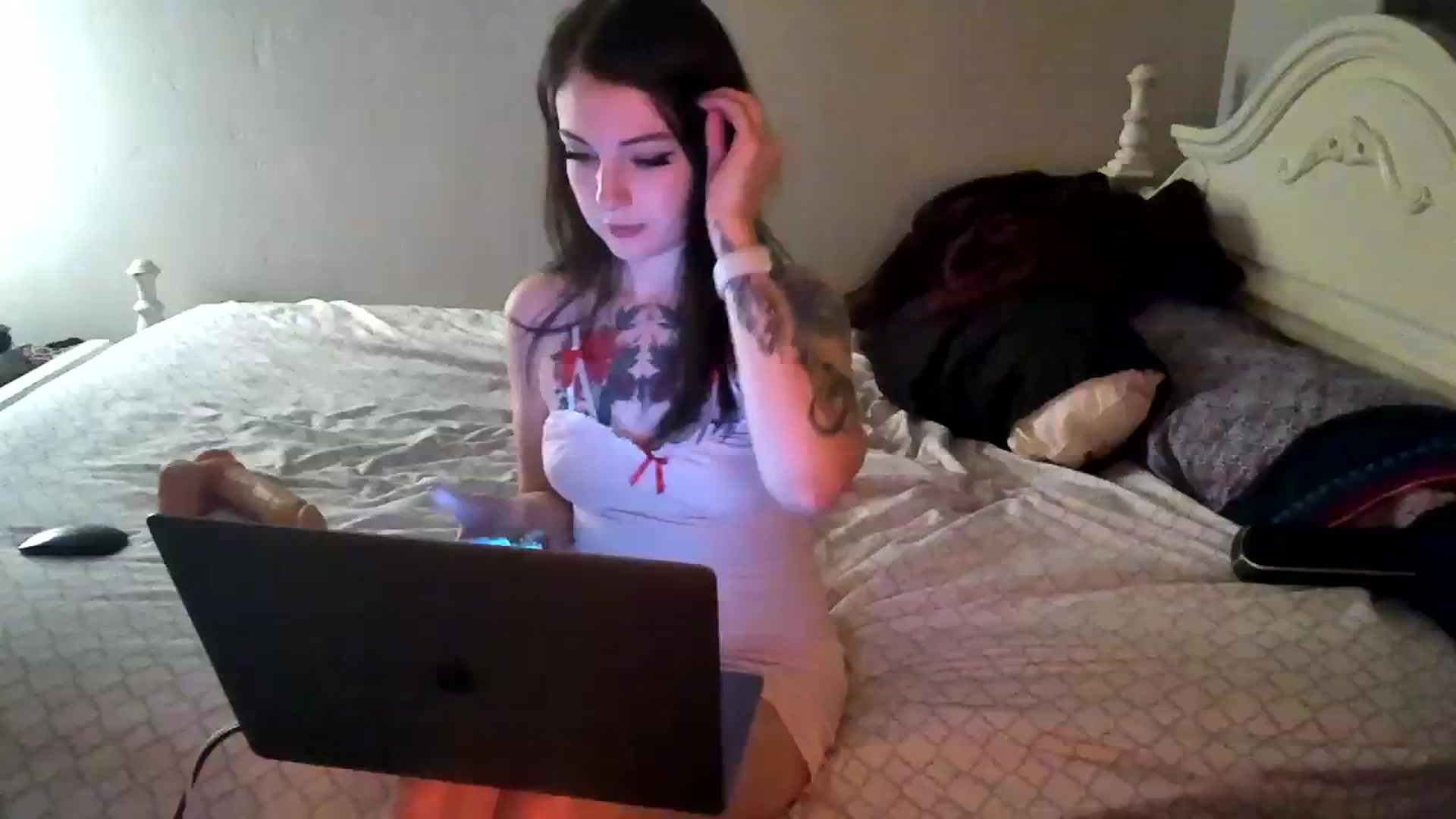 Gallery image thumbnail from cuteholly's myfreecams stream on, 07/29/2023, 06:19 image 12 of 20
