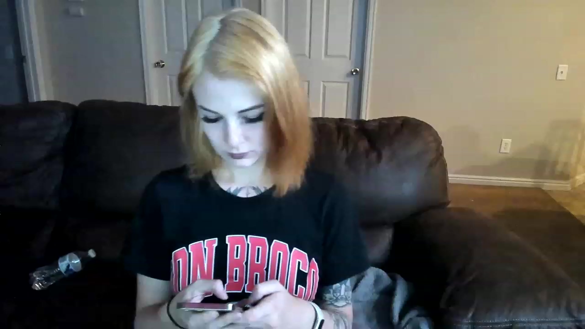 Gallery image thumbnail from cuteholly's myfreecams stream on, 08/13/2023, 06:13 image 16 of 20
