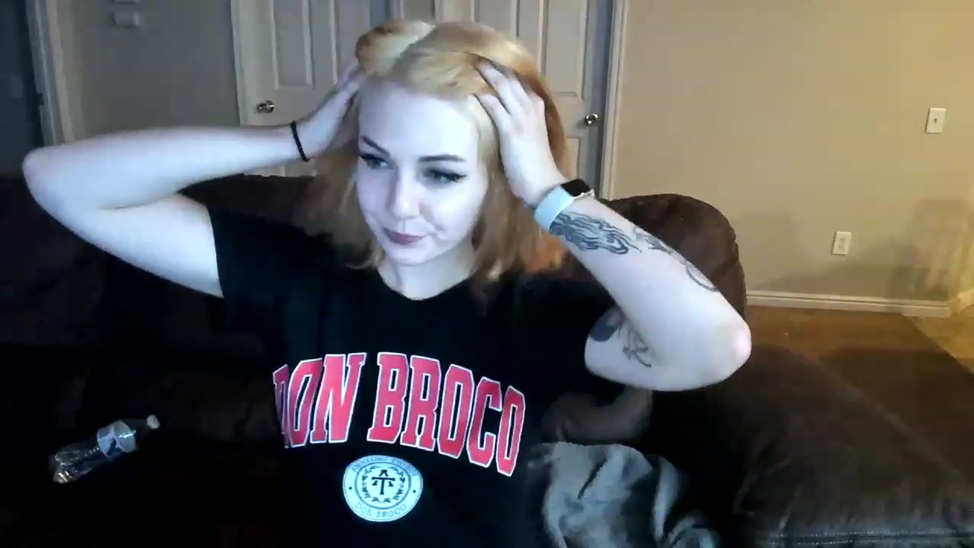 Gallery image thumbnail from cuteholly's myfreecams stream on, 08/13/2023, 06:13 image 17 of 20