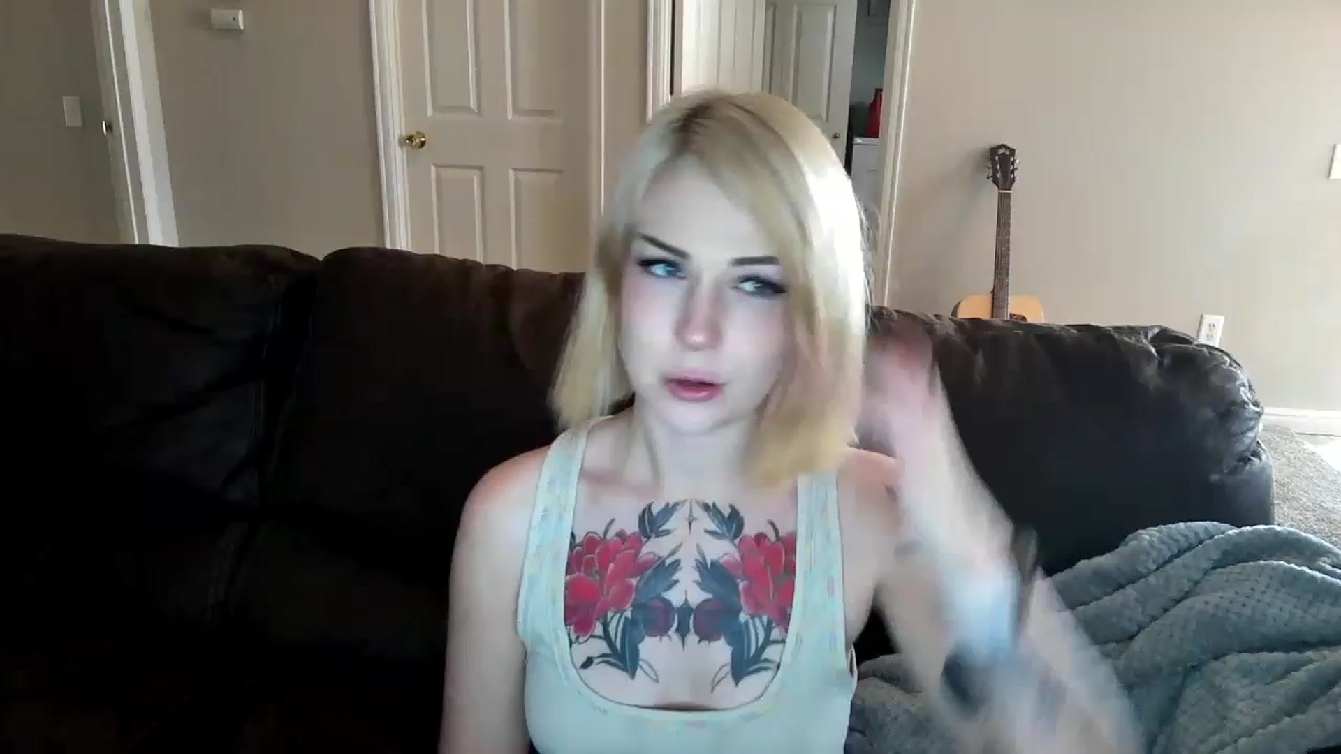 Gallery image thumbnail from cuteholly's myfreecams stream on, 08/30/2023, 03:08 image 1 of 20