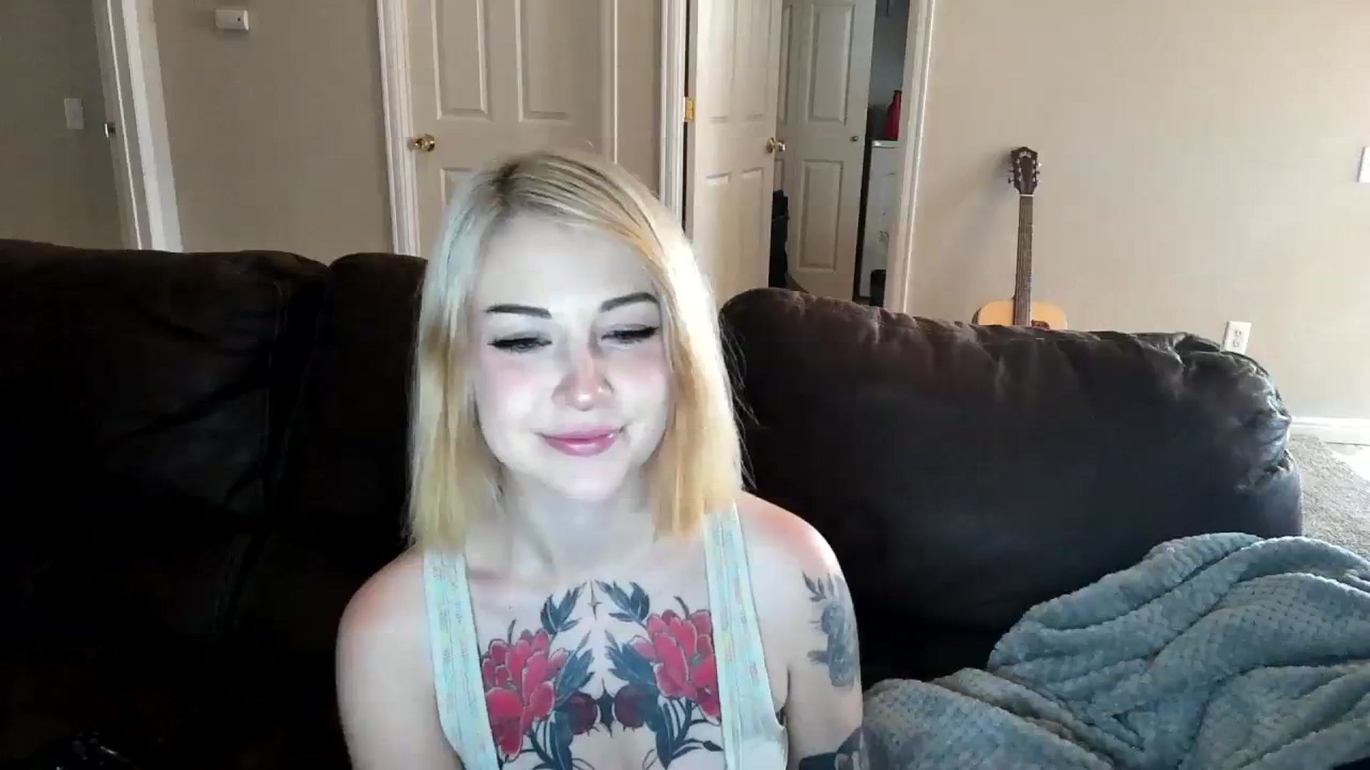 Gallery image thumbnail from cuteholly's myfreecams stream on, 08/30/2023, 03:08 image 3 of 20