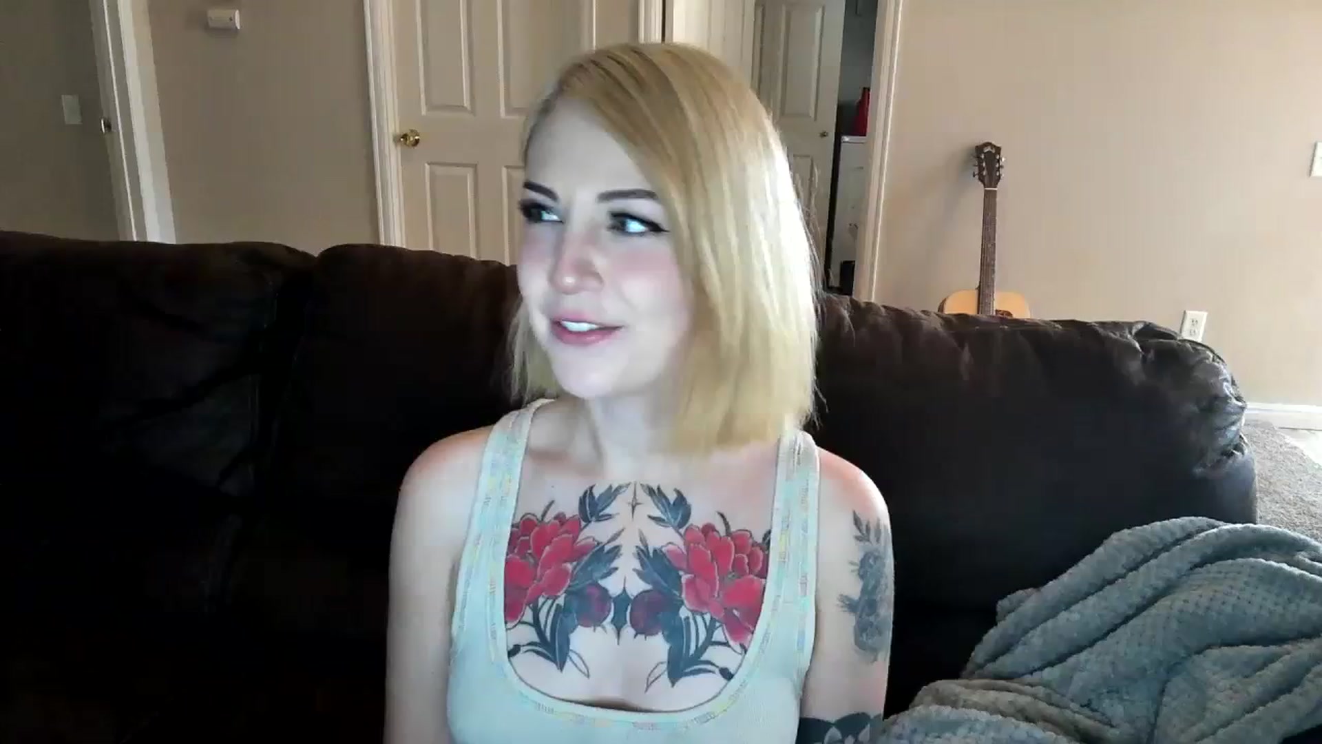 Gallery image thumbnail from cuteholly's myfreecams stream on, 08/30/2023, 03:08 image 4 of 20