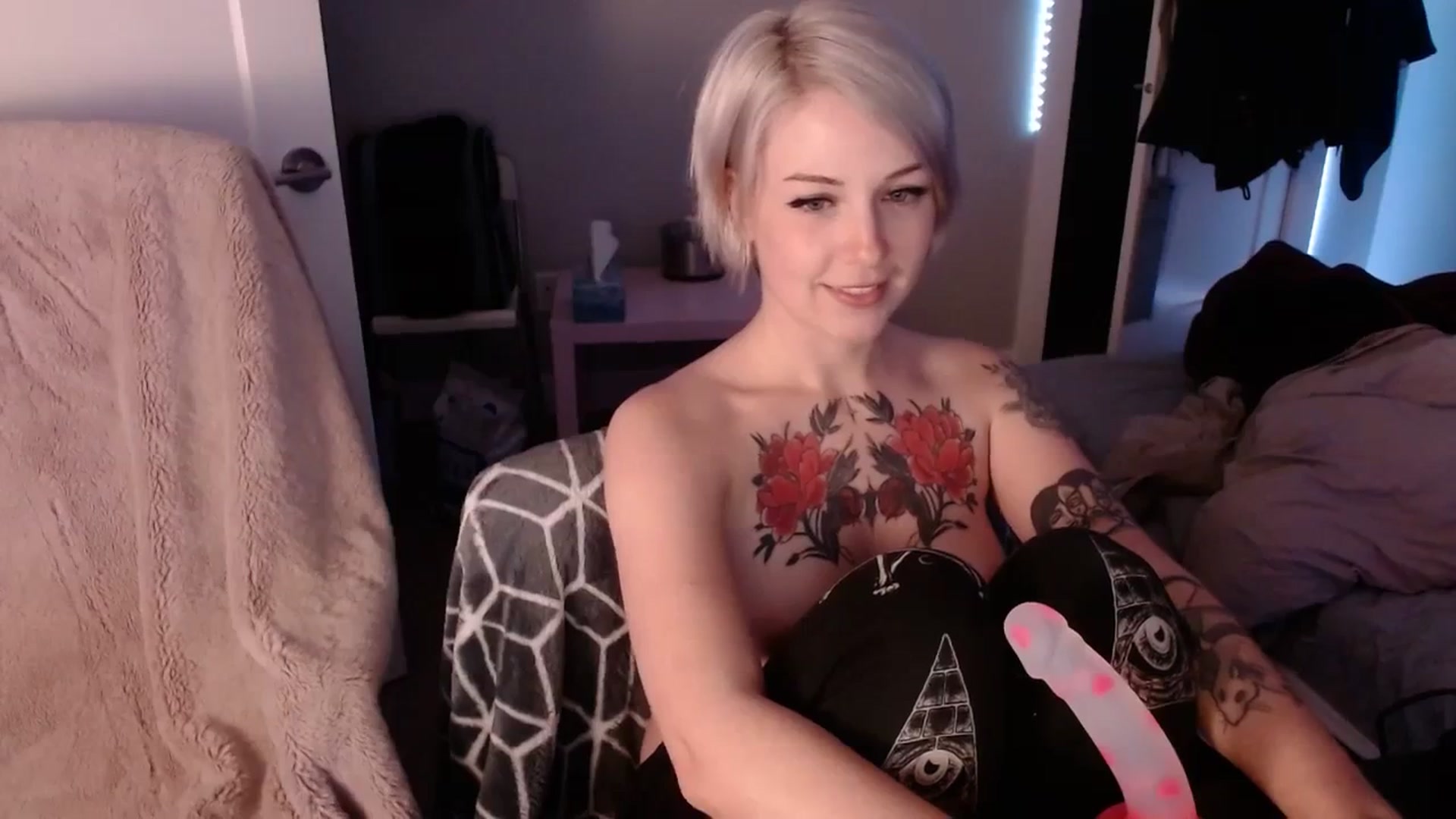 Gallery image thumbnail from cuteholly's myfreecams stream on, 09/29/2023, 08:44 image 14 of 20