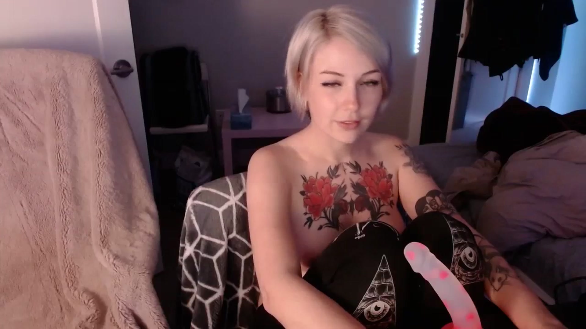 Gallery image thumbnail from cuteholly's myfreecams stream on, 09/29/2023, 08:44 image 15 of 20