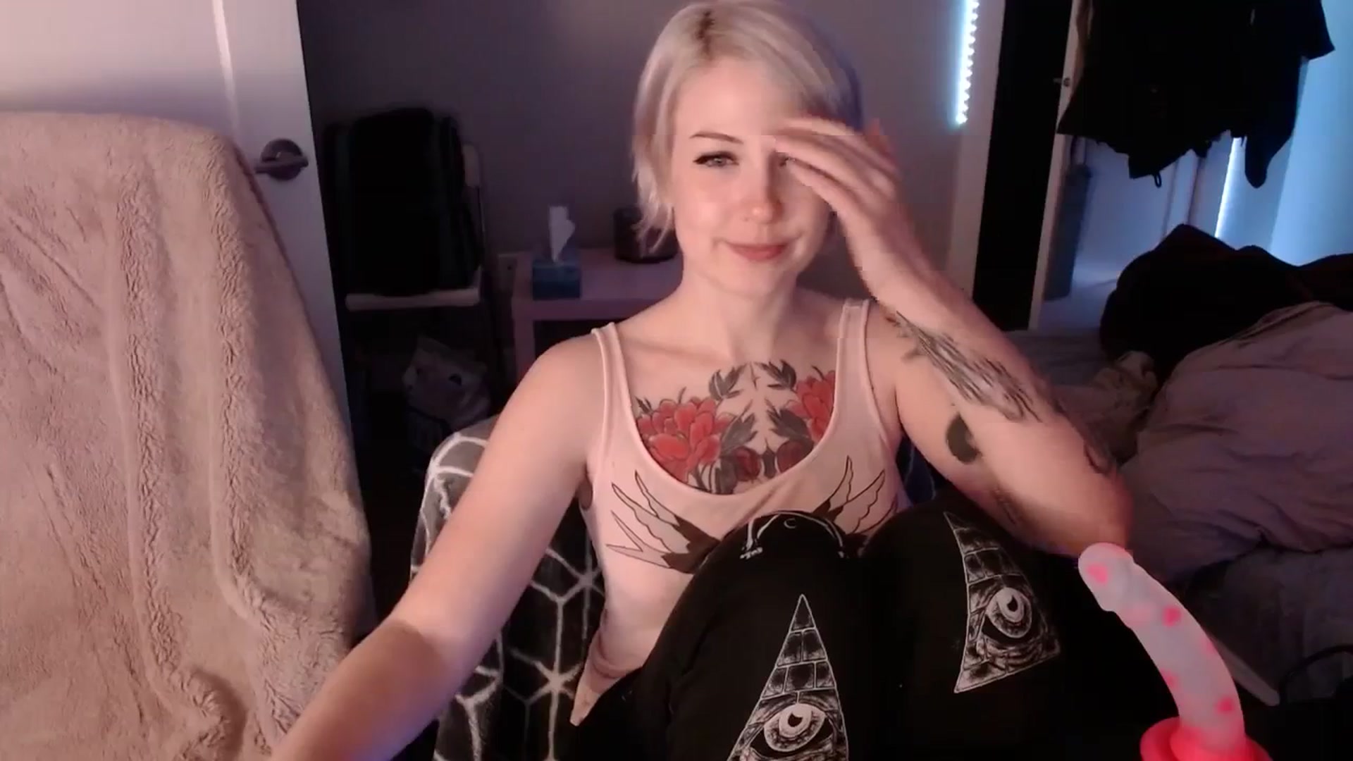 Gallery image thumbnail from cuteholly's myfreecams stream on, 09/29/2023, 08:44 image 6 of 20