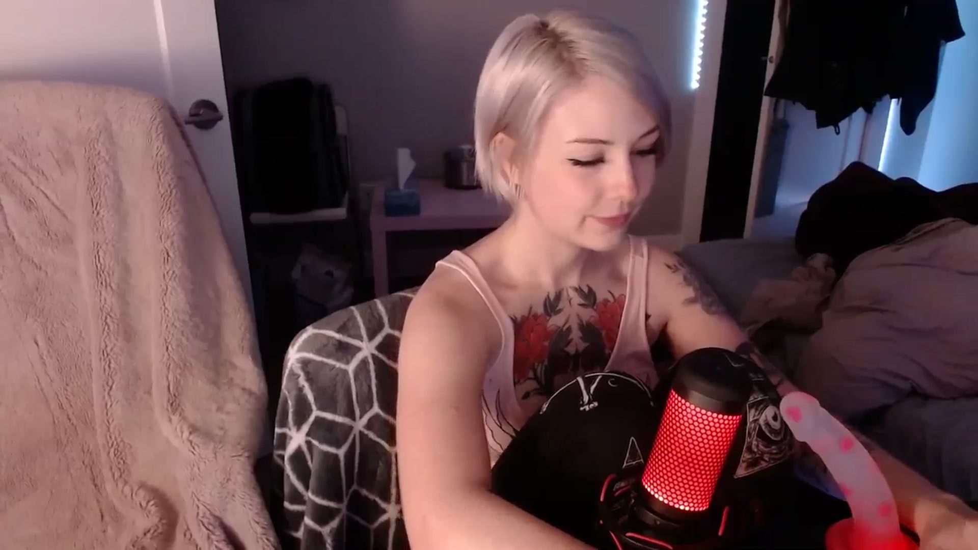 Gallery image thumbnail from cuteholly's myfreecams stream on, 09/29/2023, 08:44 image 4 of 20