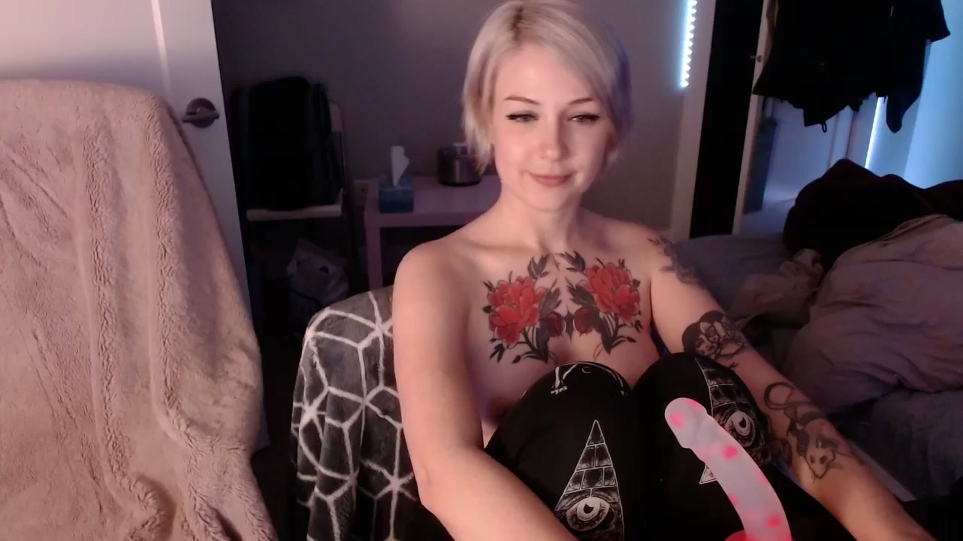 Gallery image thumbnail from cuteholly's myfreecams stream on, 09/29/2023, 08:44 image 11 of 20