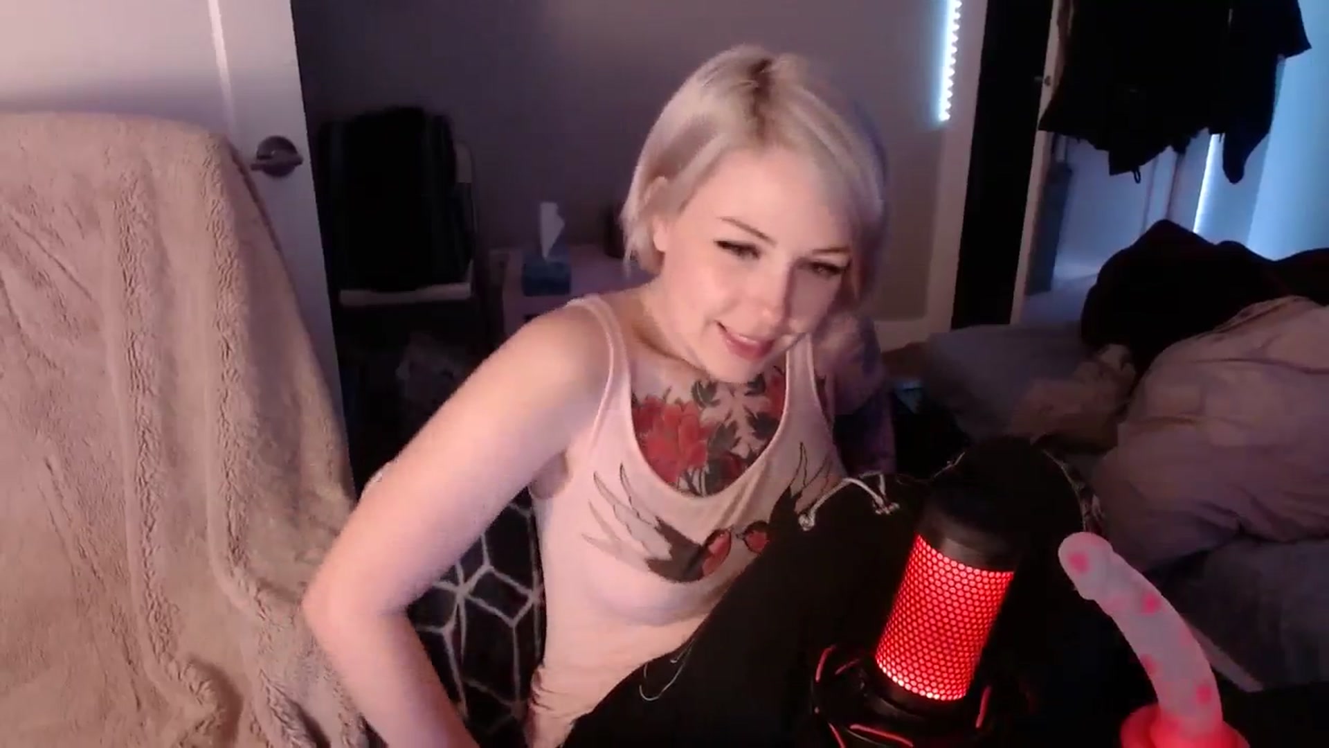 Gallery image thumbnail from cuteholly's myfreecams stream on, 09/29/2023, 08:44 image 3 of 20