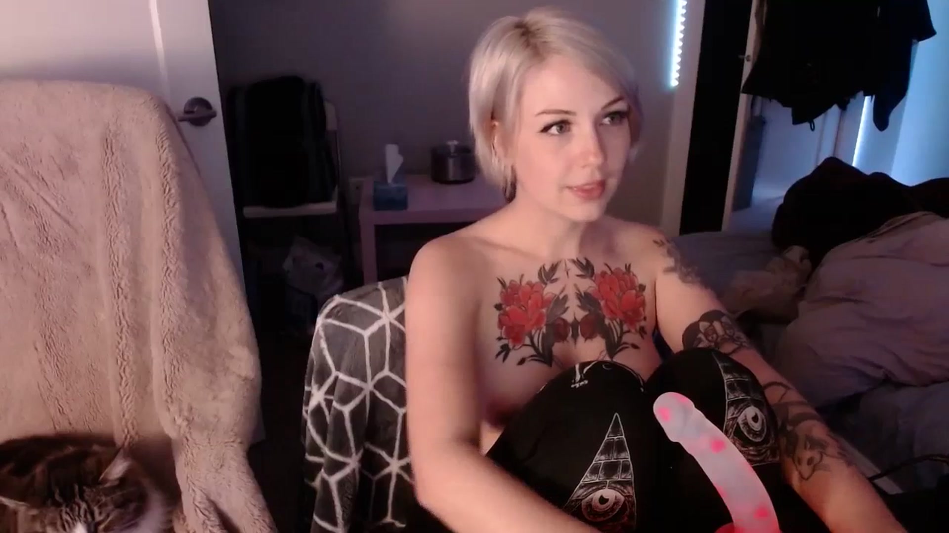 Gallery image thumbnail from cuteholly's myfreecams stream on, 09/29/2023, 08:44 image 18 of 20