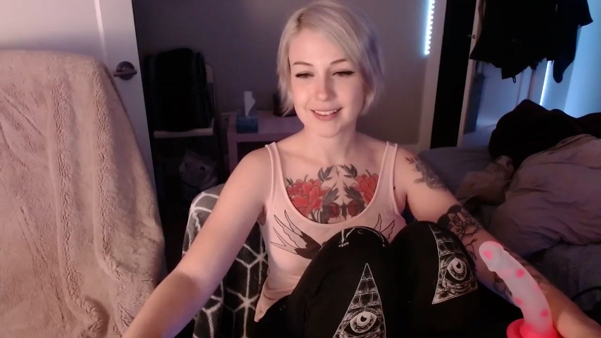 Gallery image thumbnail from cuteholly's myfreecams stream on, 09/29/2023, 08:44 image 9 of 20