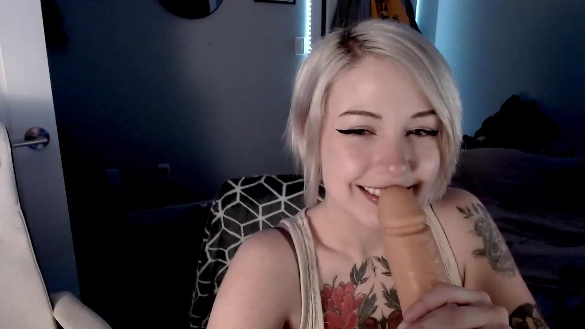 Gallery image thumbnail from cuteholly's myfreecams stream on, 10/14/2023, 09:25 image 18 of 20