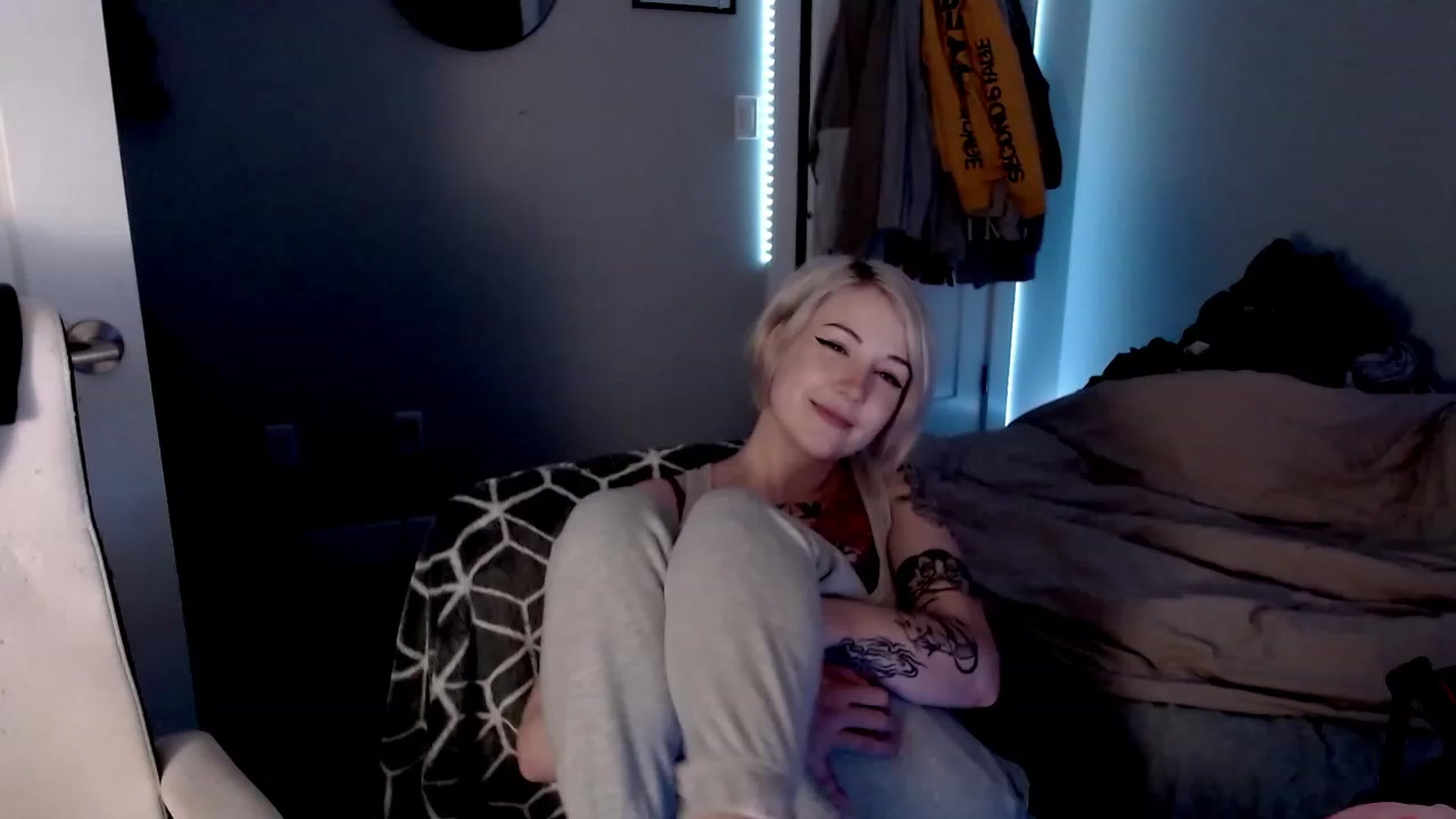Gallery image thumbnail from cuteholly's myfreecams stream on, 10/14/2023, 09:25 image 15 of 20