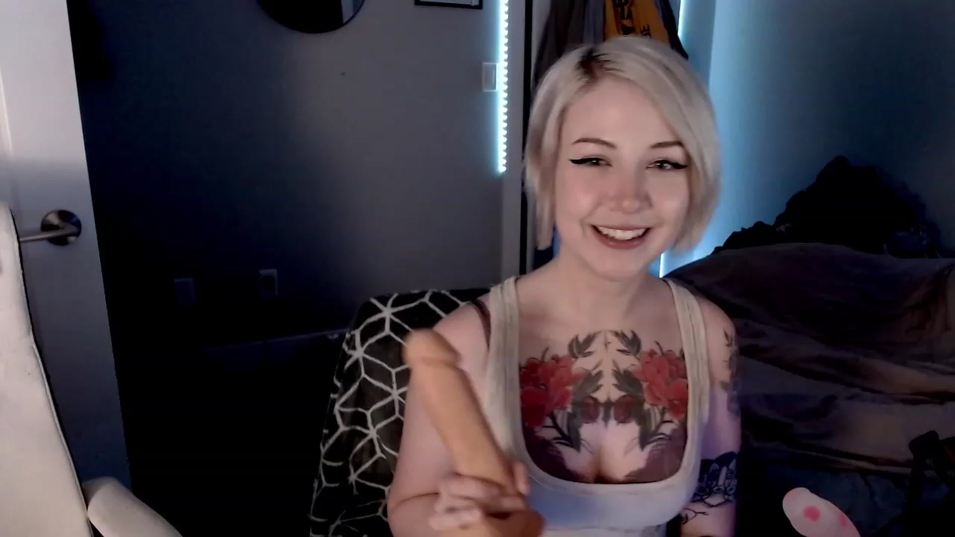Gallery image thumbnail from cuteholly's myfreecams stream on, 10/14/2023, 09:25 image 17 of 20