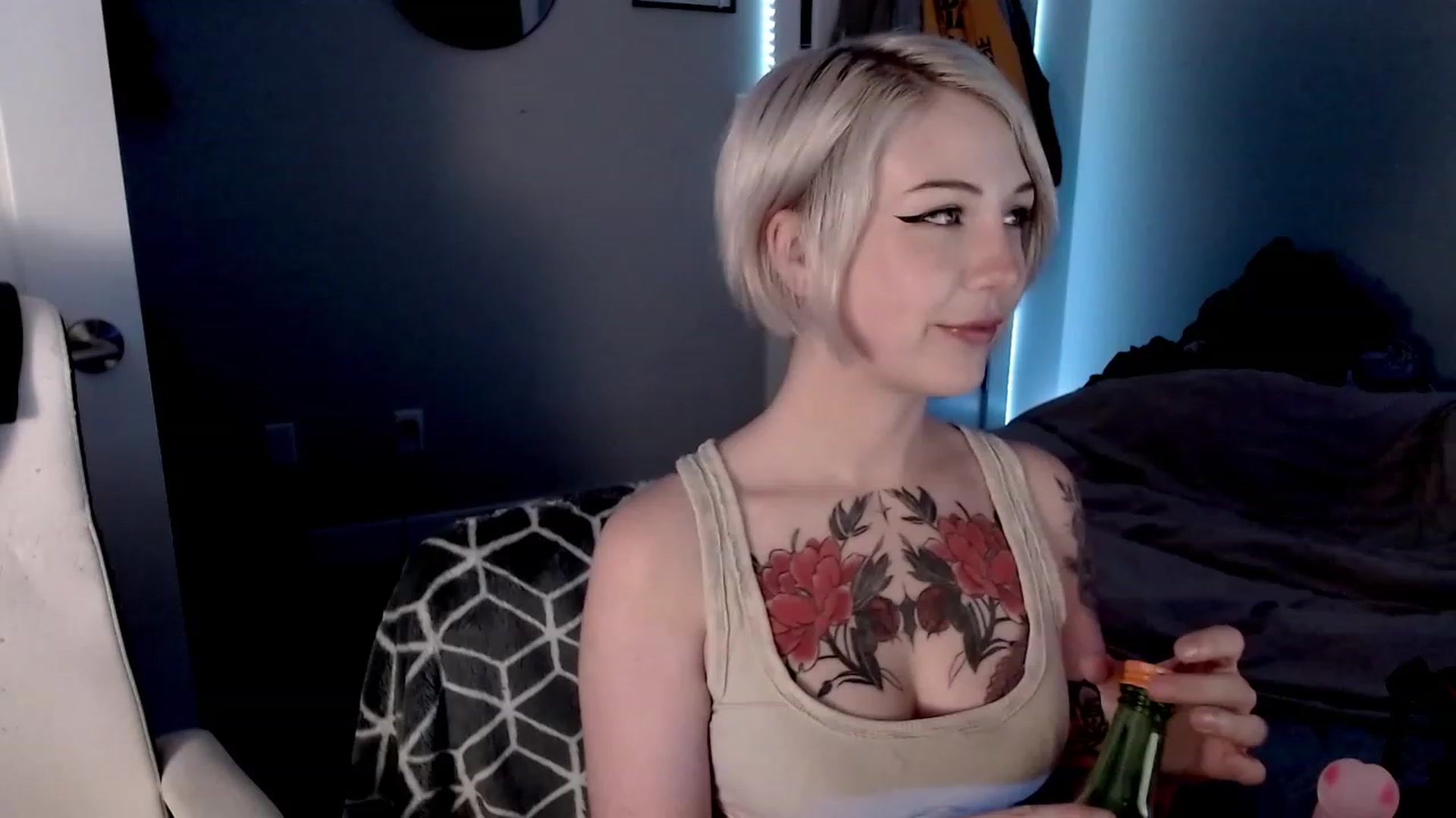 Gallery image thumbnail from cuteholly's myfreecams stream on, 10/14/2023, 09:25 image 2 of 20
