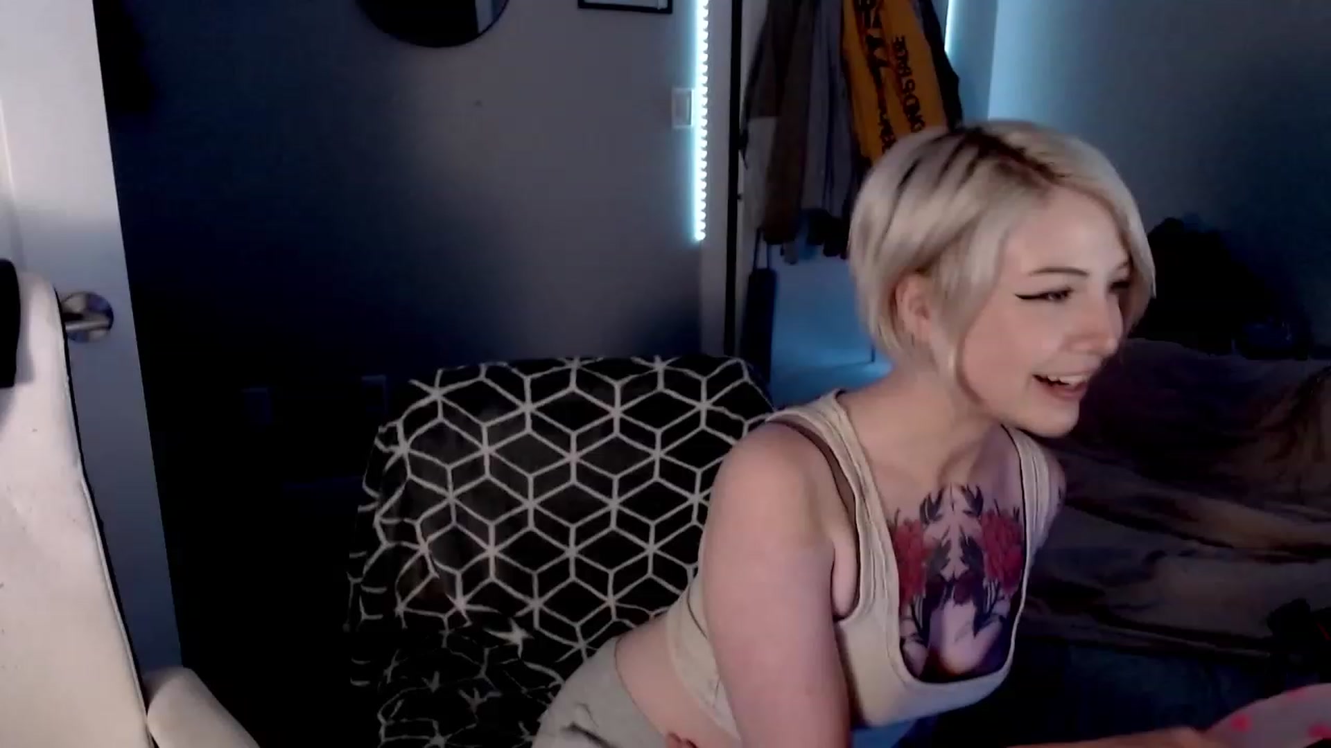 Gallery image thumbnail from cuteholly's myfreecams stream on, 10/14/2023, 09:25 image 13 of 20