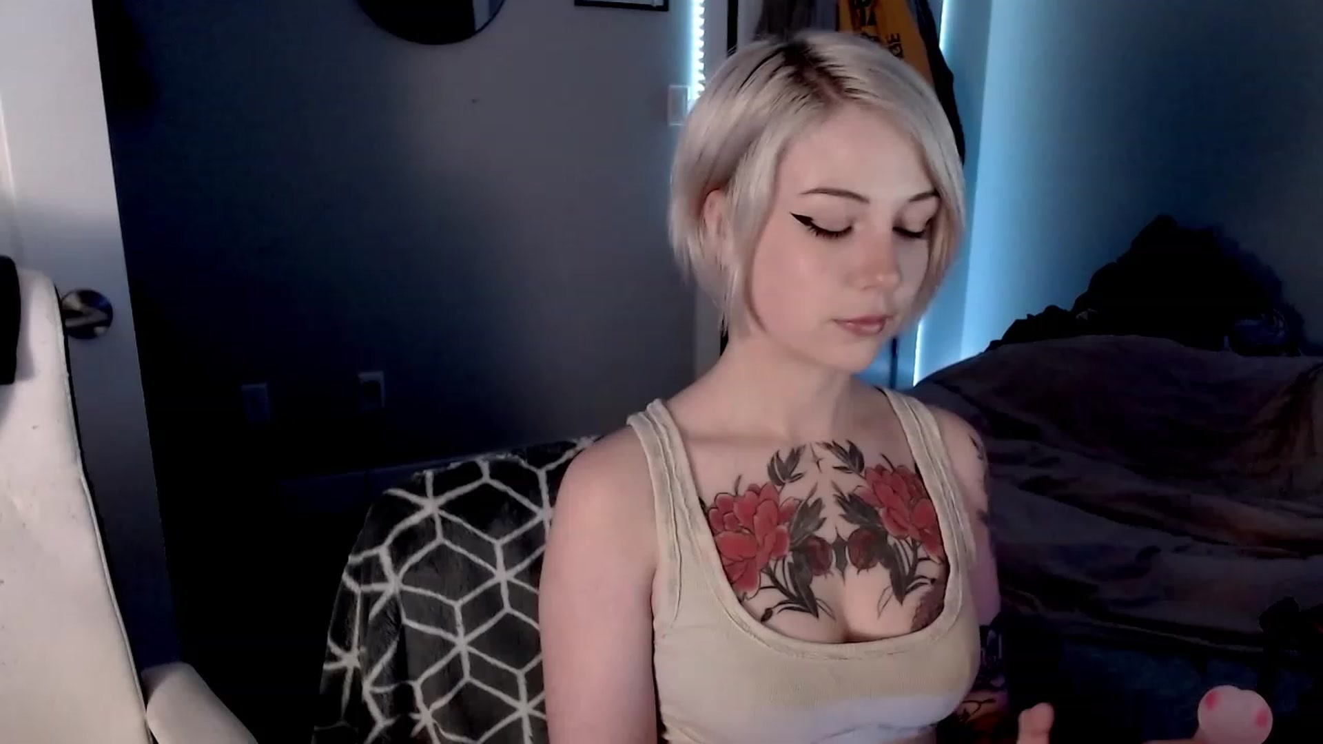 Gallery image thumbnail from cuteholly's myfreecams stream on, 10/14/2023, 09:25 image 1 of 20