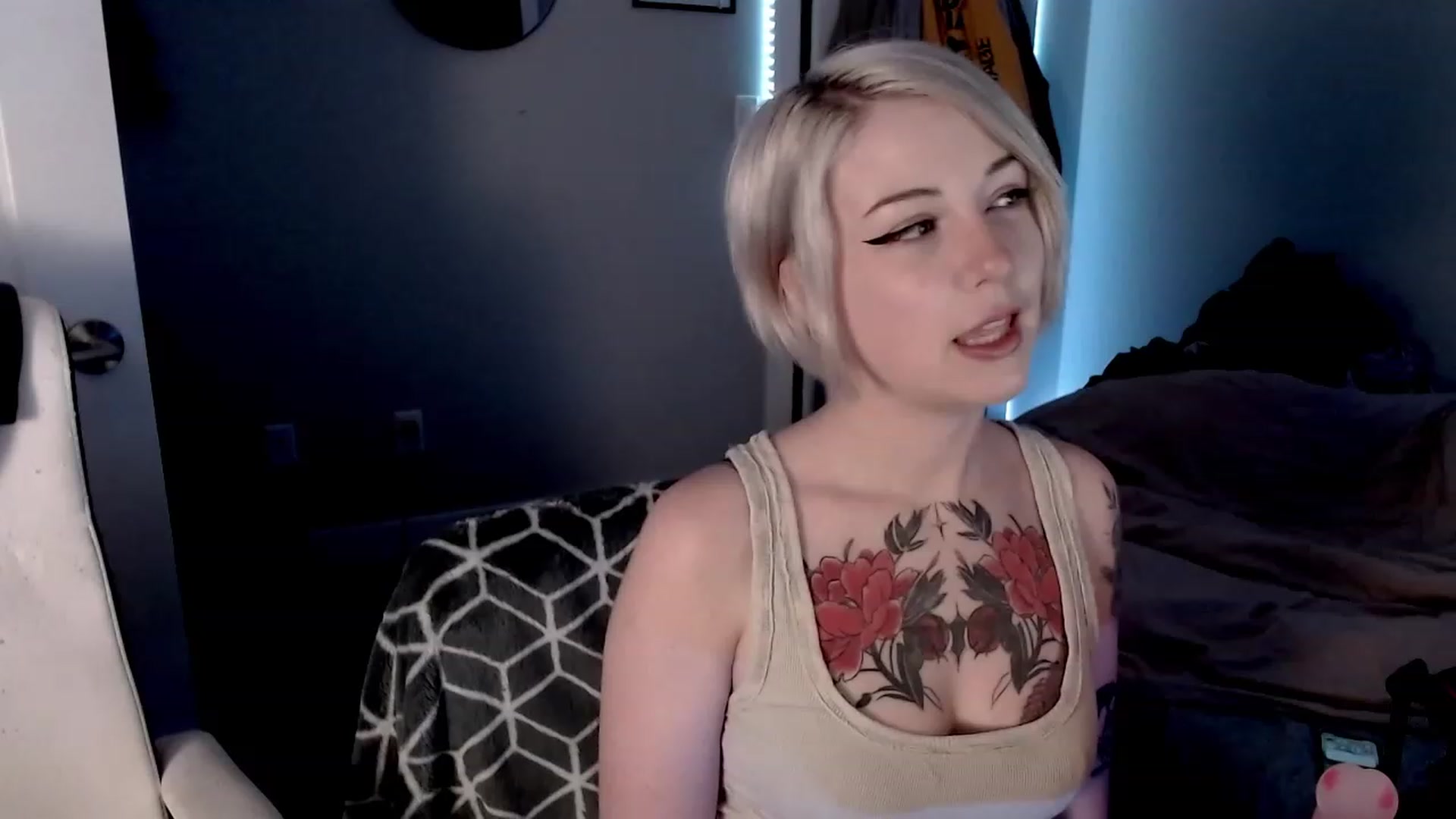 Gallery image thumbnail from cuteholly's myfreecams stream on, 10/14/2023, 09:25 image 3 of 20