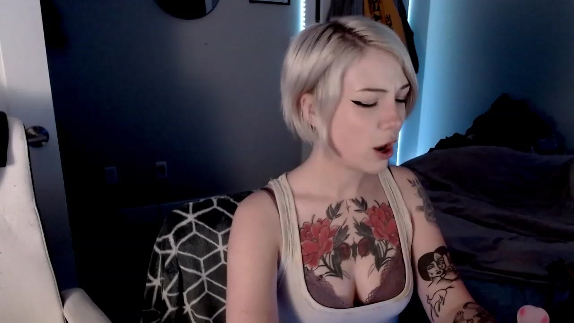 Gallery image thumbnail from cuteholly's myfreecams stream on, 10/14/2023, 09:25 image 9 of 20